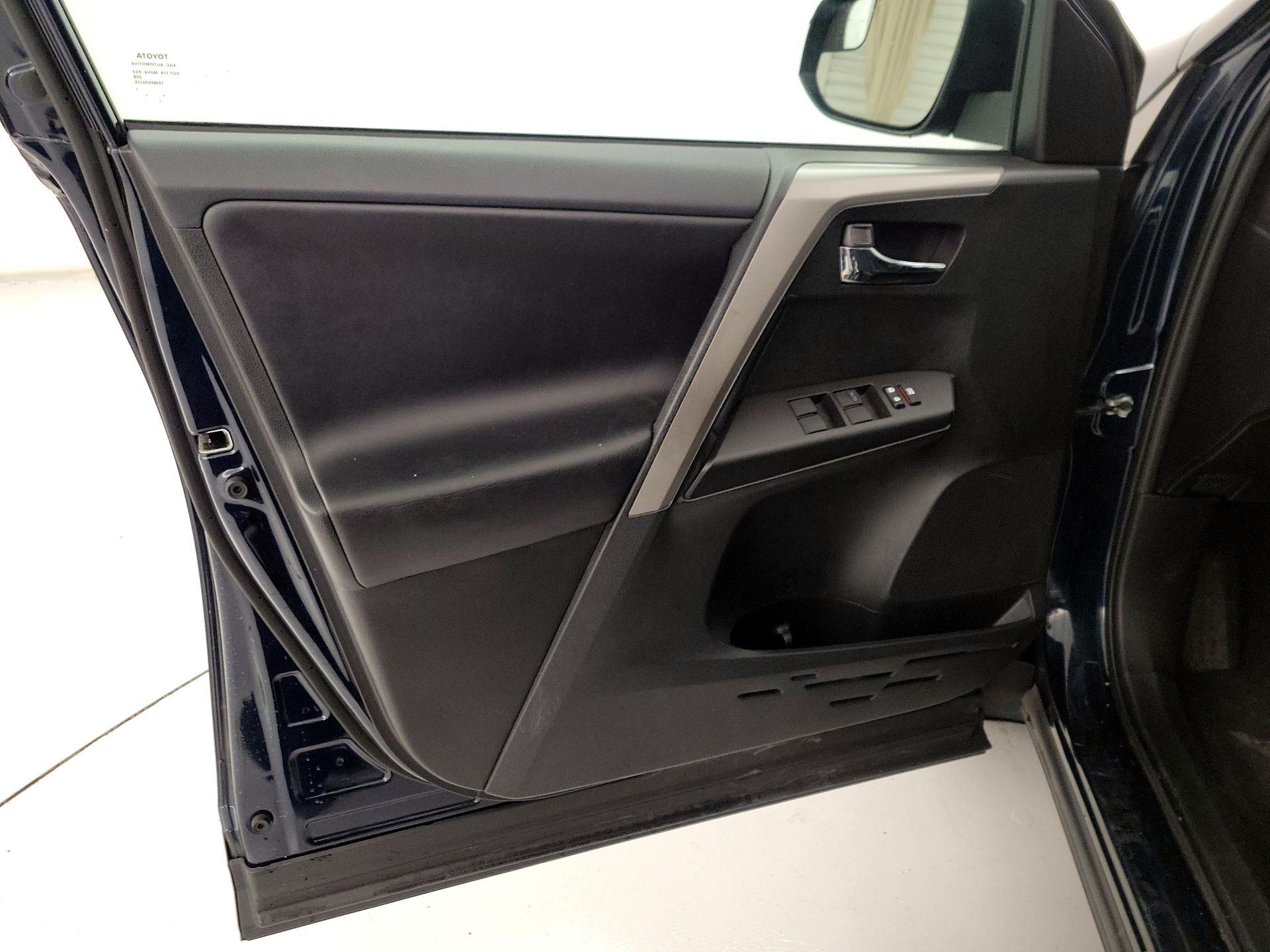 Thumbnail: 2018 Toyota RAV4 - 12