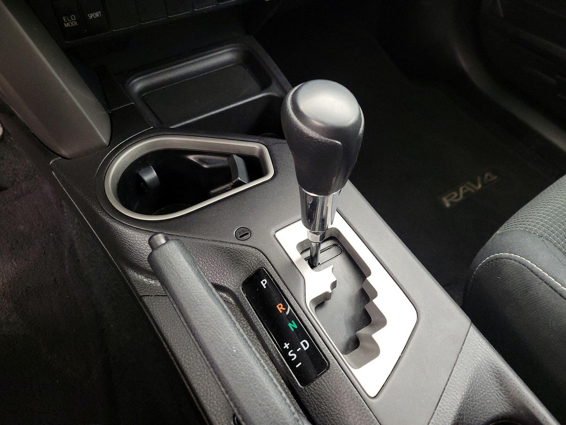 Thumbnail: 2018 Toyota RAV4 - 17