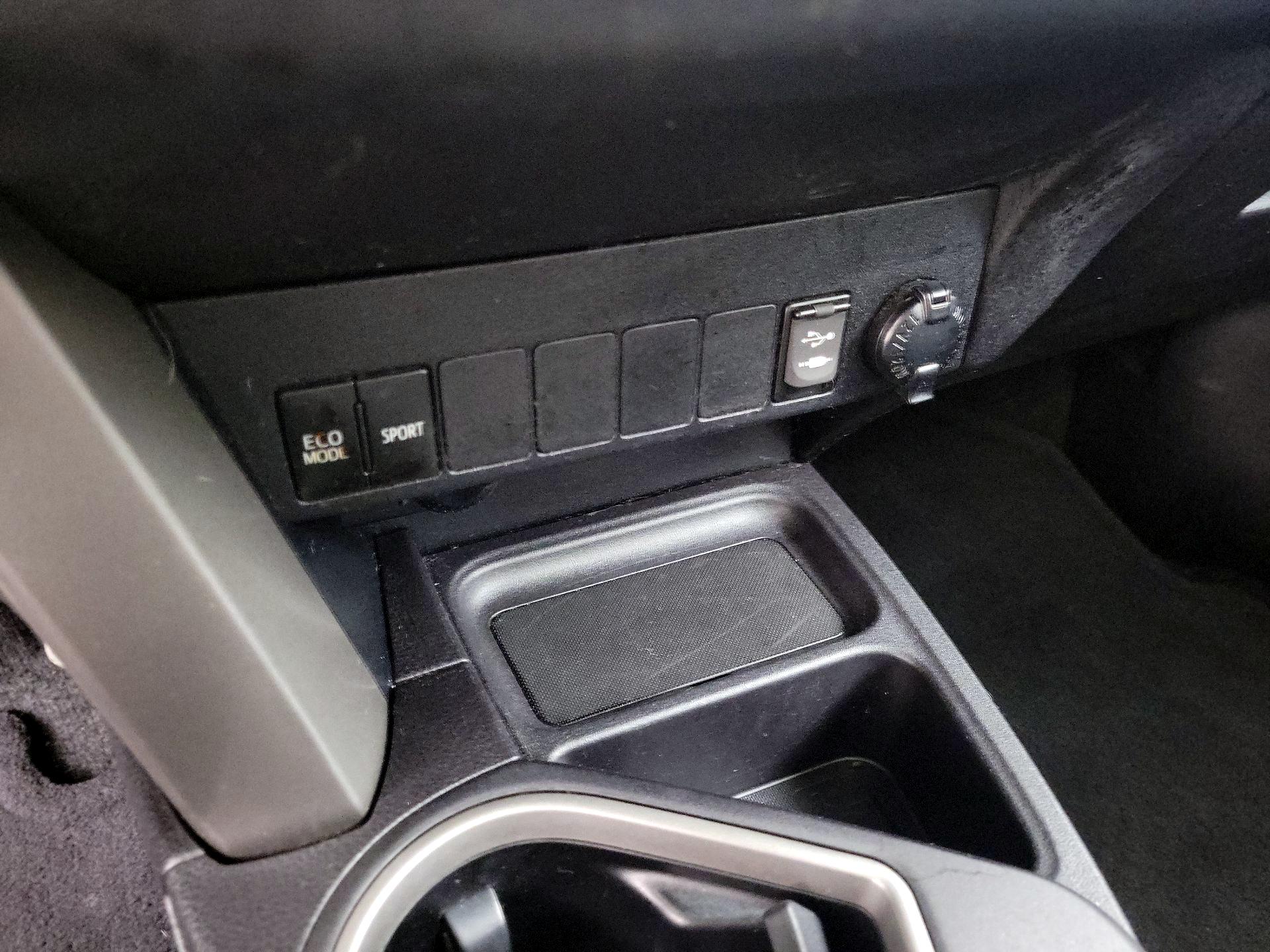 Thumbnail: 2018 Toyota RAV4 - 18