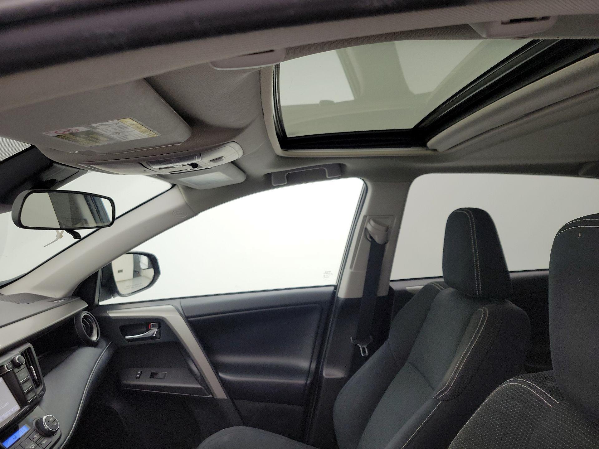 Thumbnail: 2018 Toyota RAV4 - 19