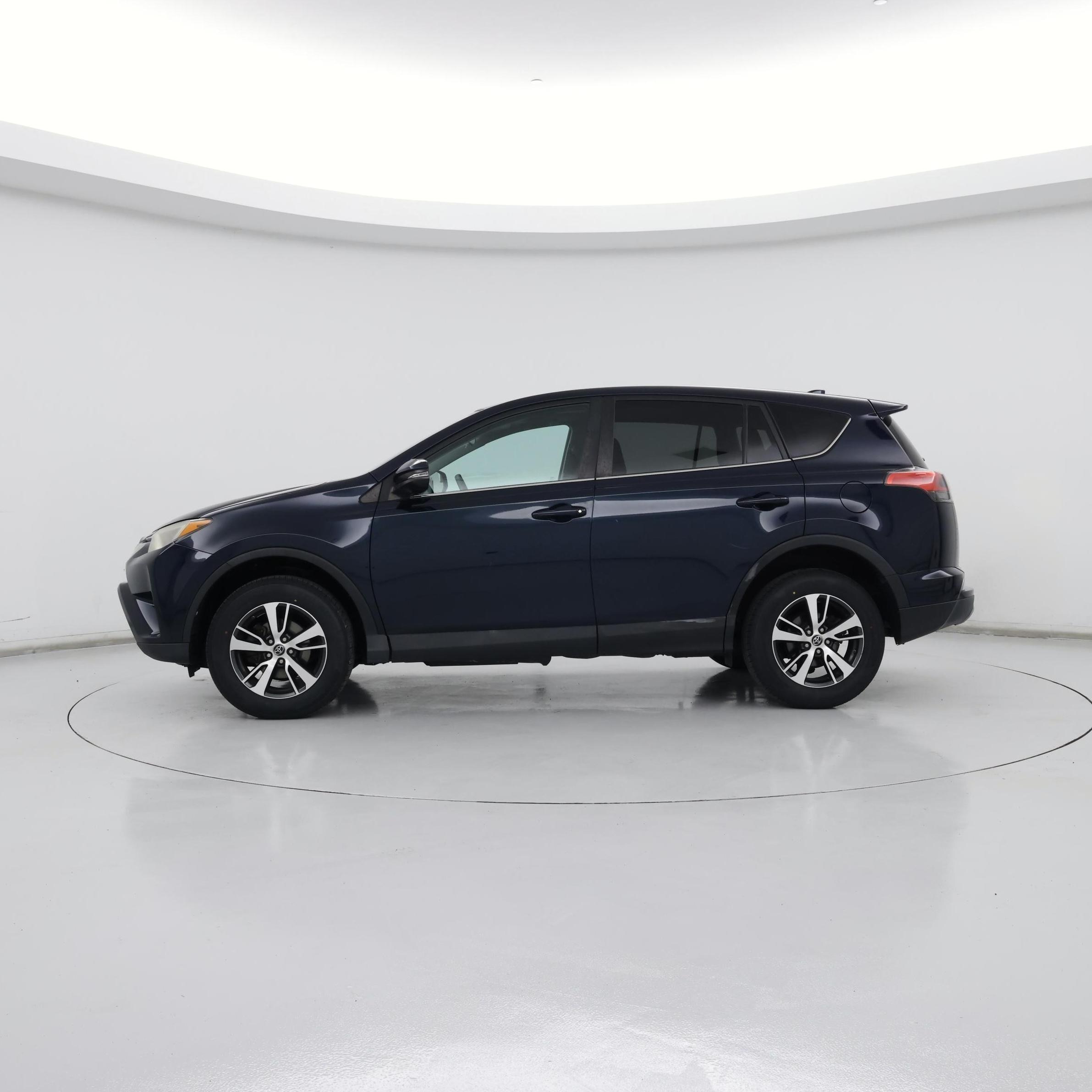 Thumbnail: 2018 Toyota RAV4 - 3