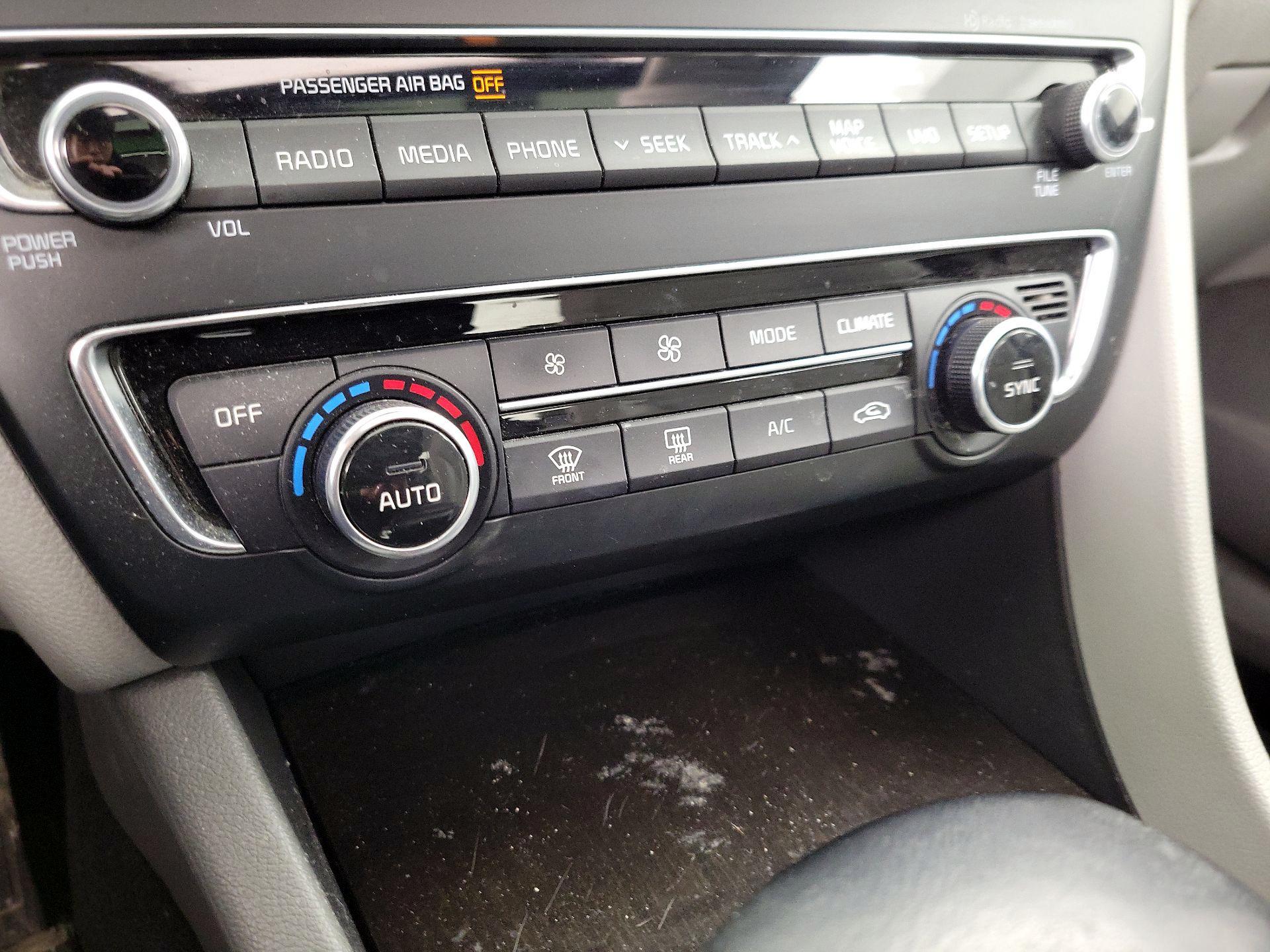 Thumbnail: 2017 Kia Optima - 17