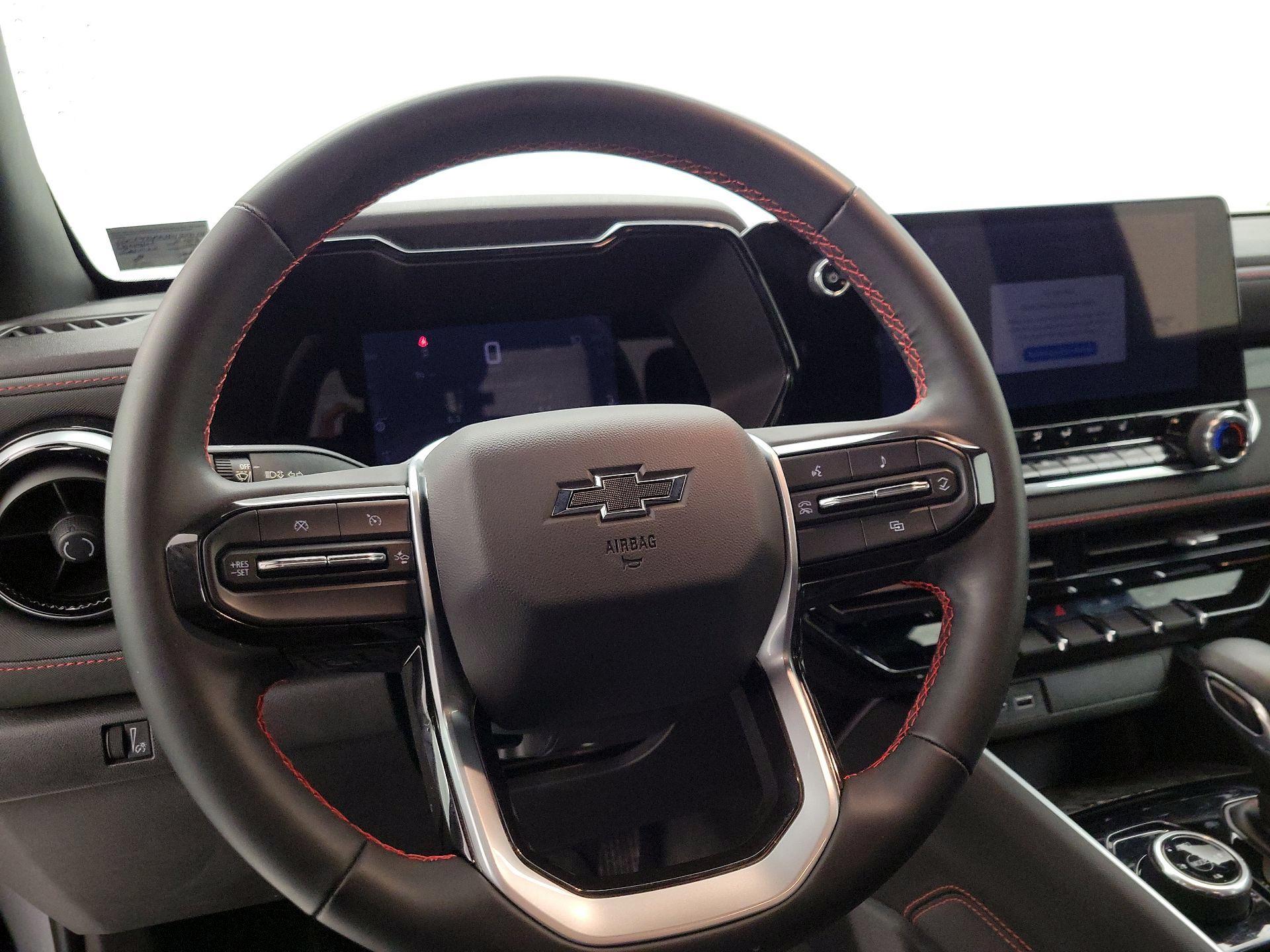 Thumbnail: 2023 Chevrolet Colorado - 10