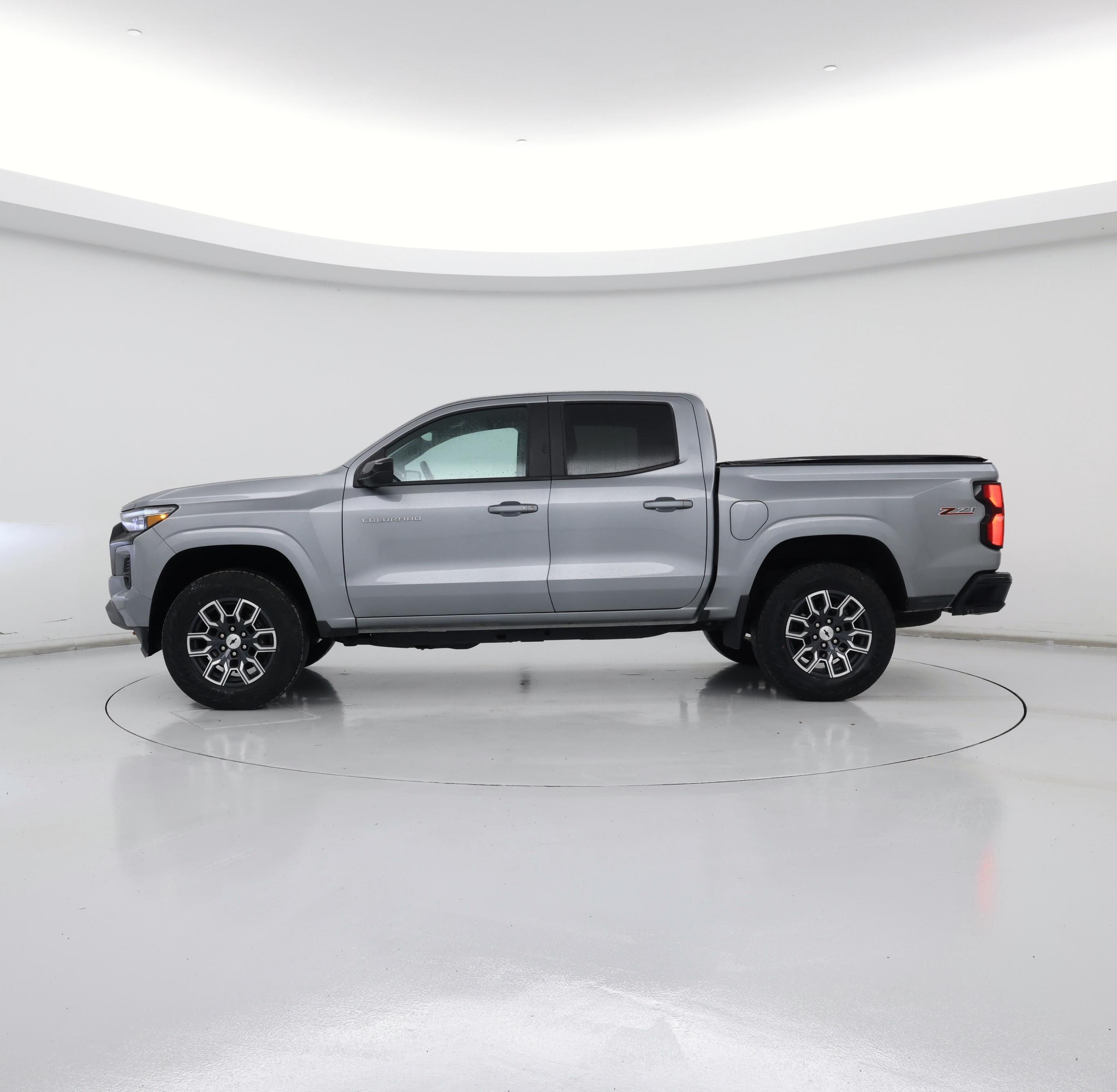 Thumbnail: 2023 Chevrolet Colorado - 3