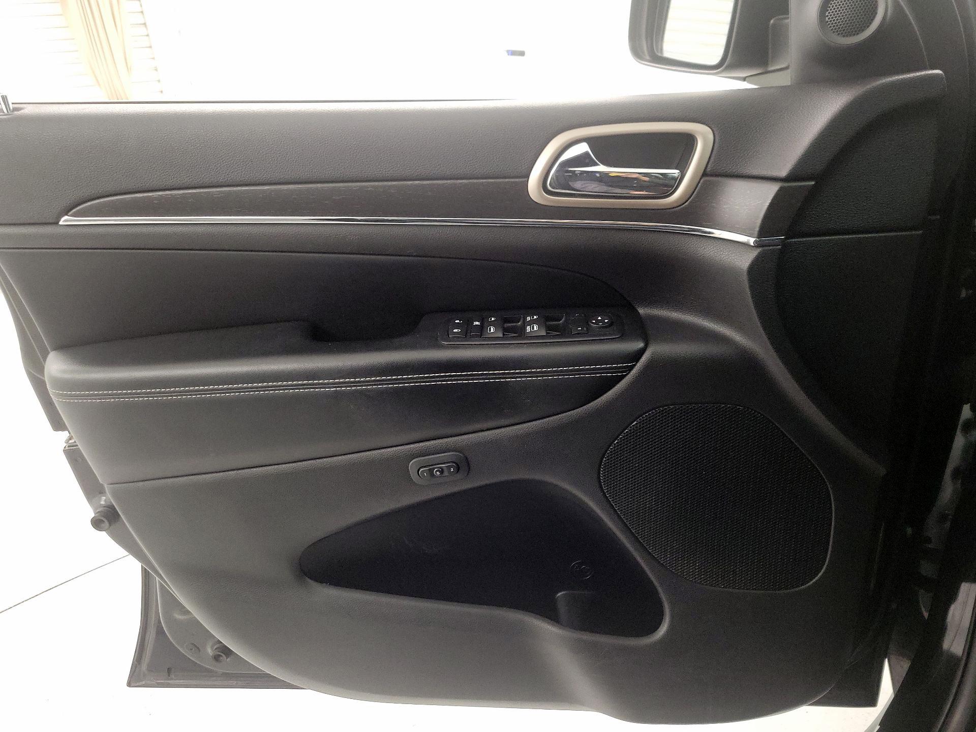 Thumbnail: 2015 Jeep Grand Cherokee - 12