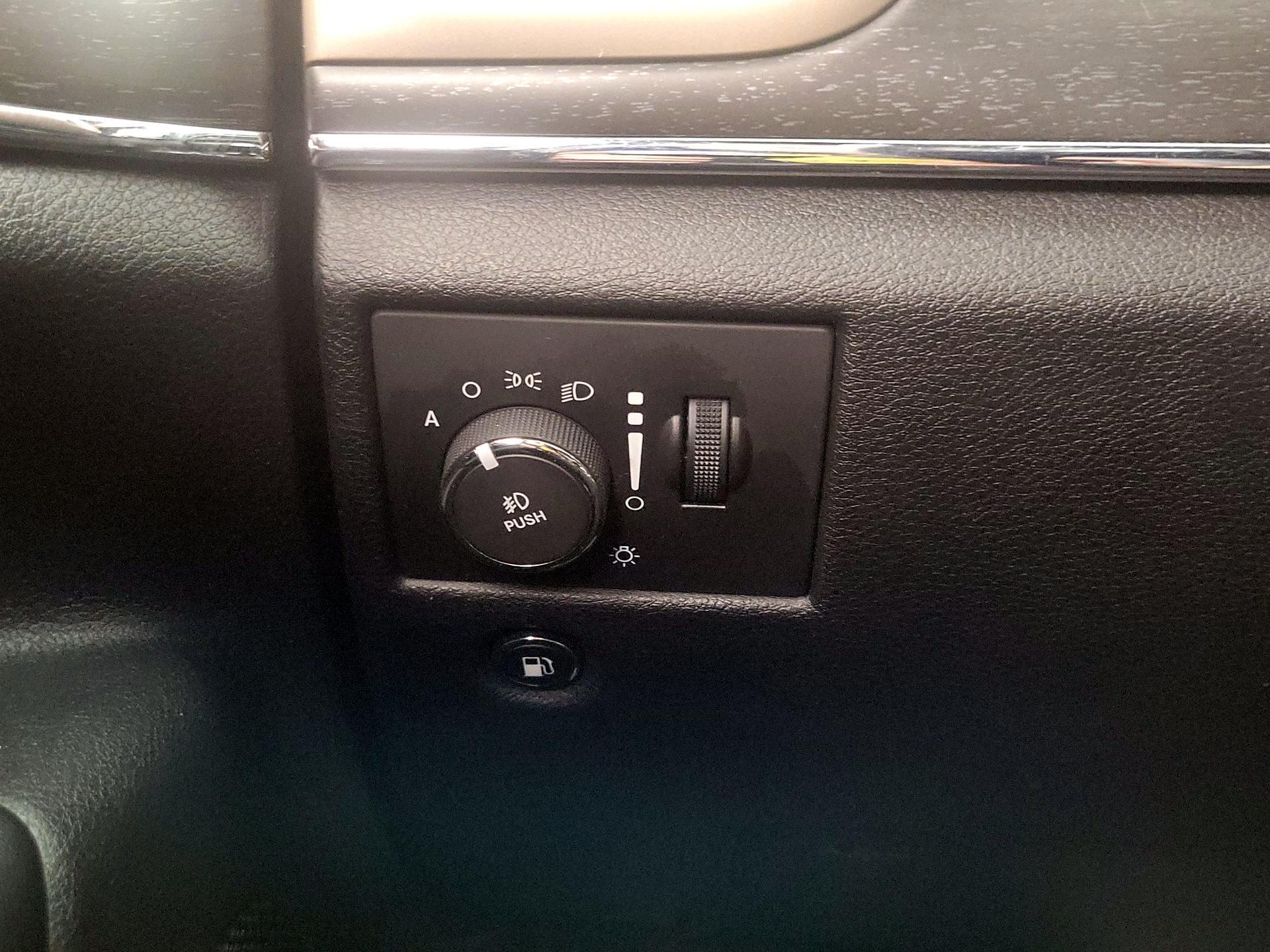 Thumbnail: 2015 Jeep Grand Cherokee - 13