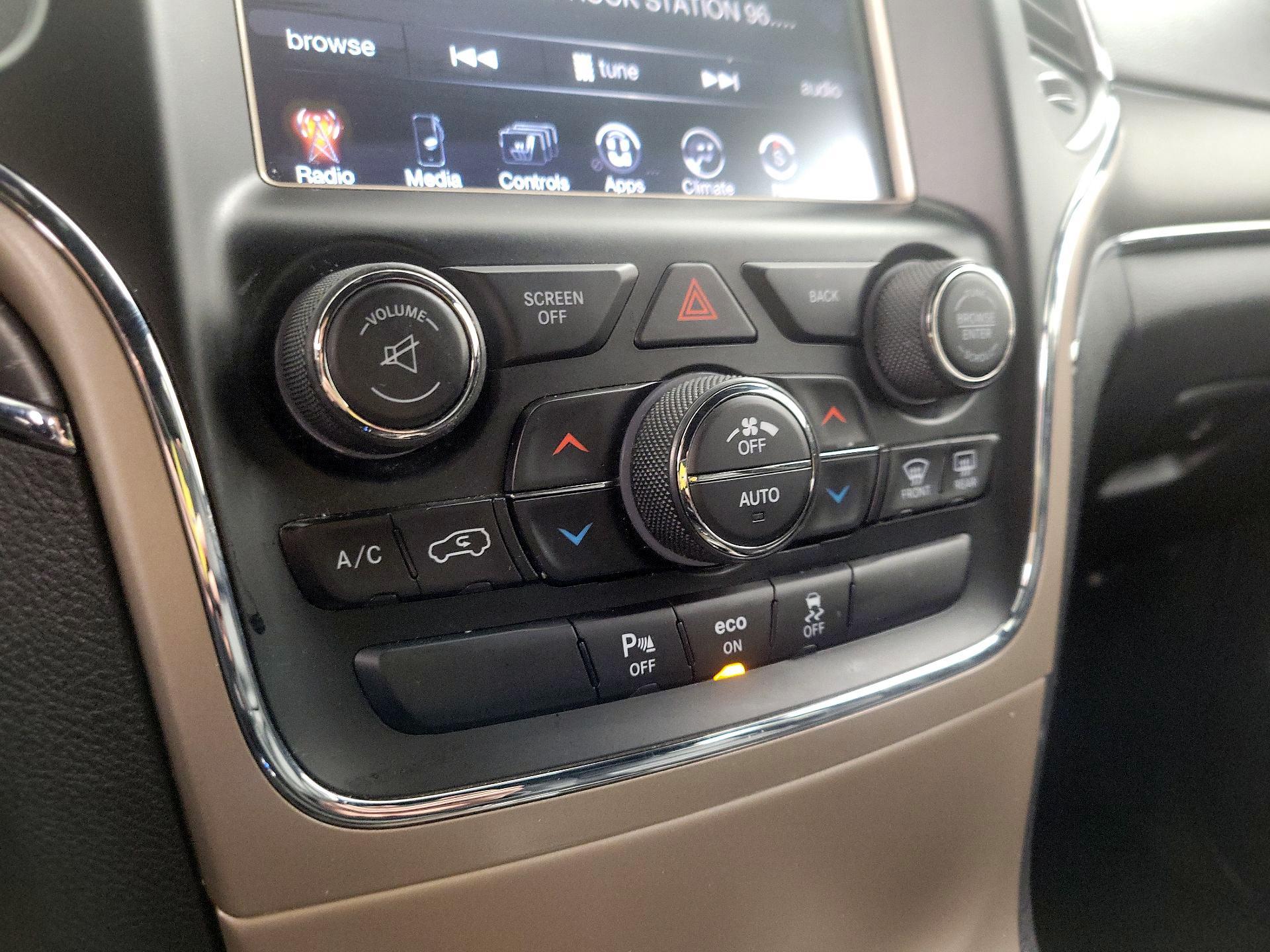 Thumbnail: 2015 Jeep Grand Cherokee - 17