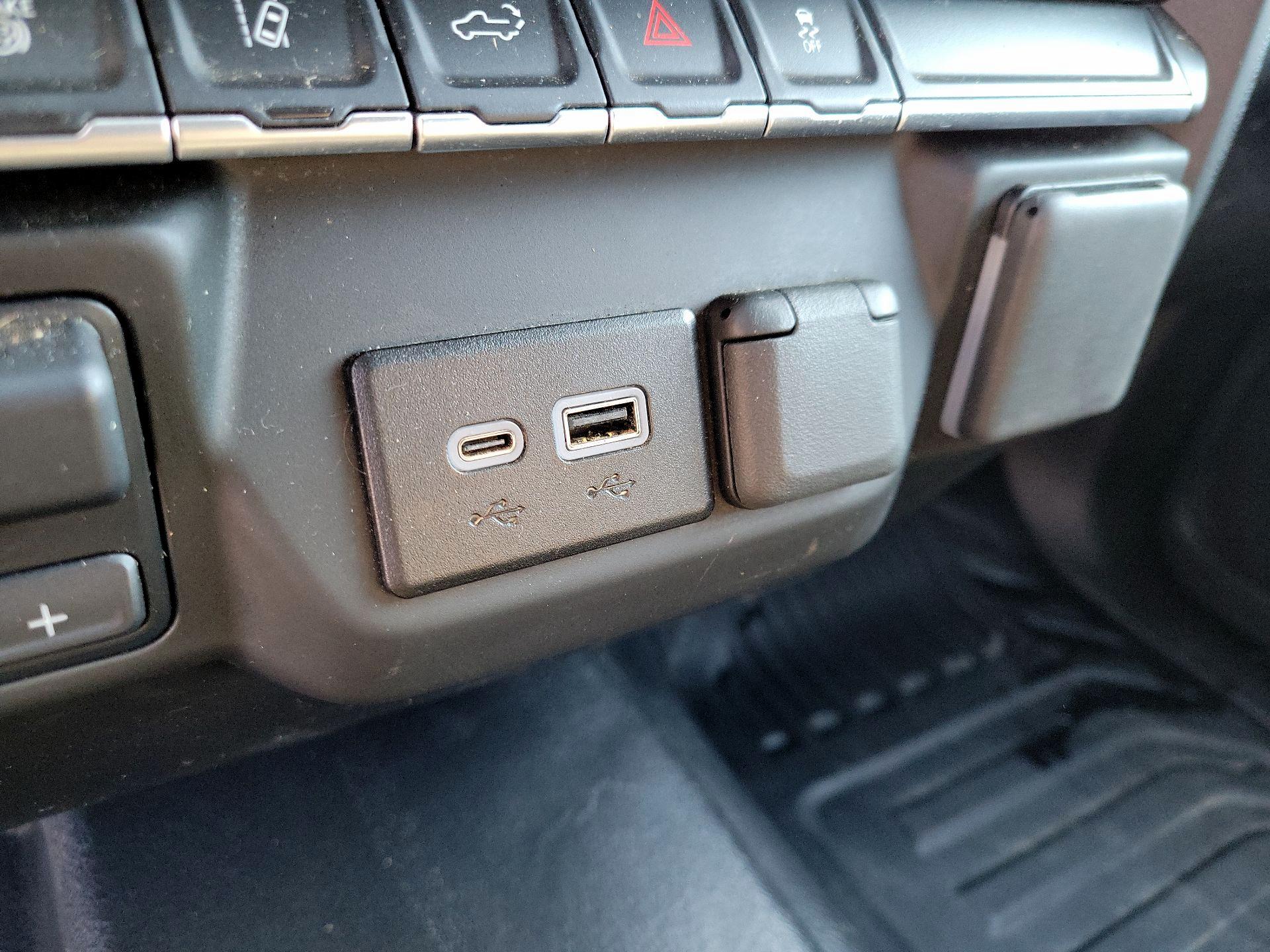 Thumbnail: 2025 GMC Sierra 3500 - 16