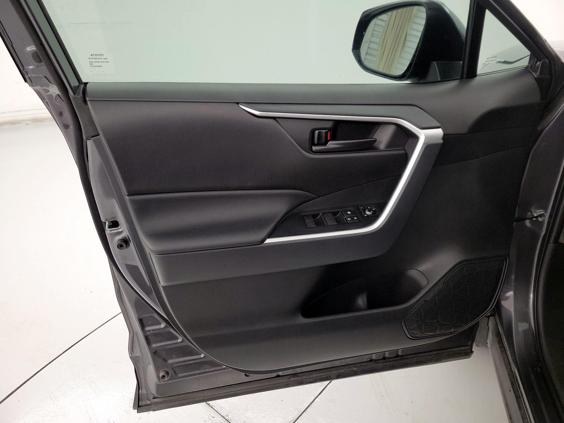 Thumbnail: 2025 Toyota RAV4 - 12