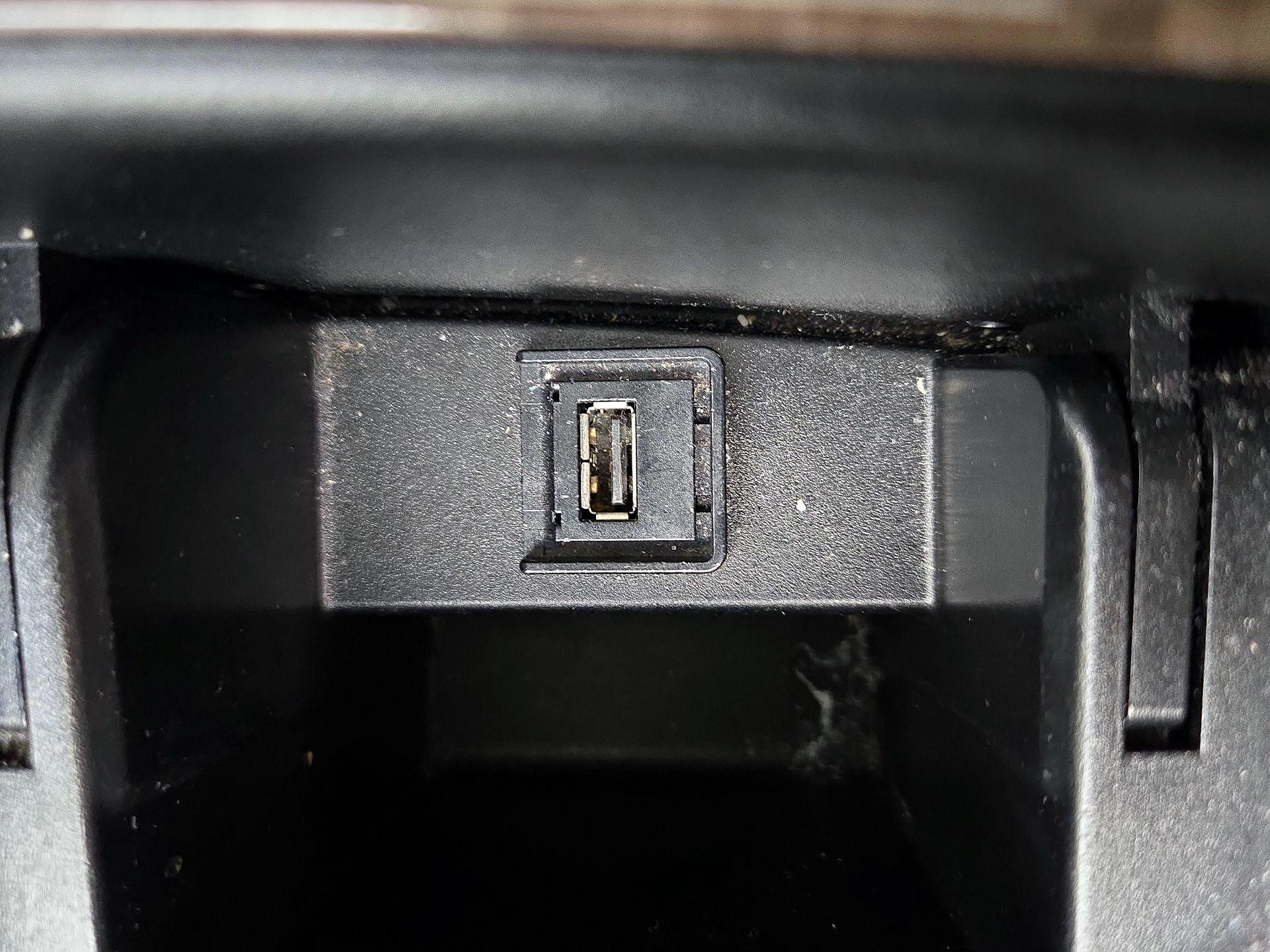 Thumbnail: 2017 INFINITI QX80 - 19