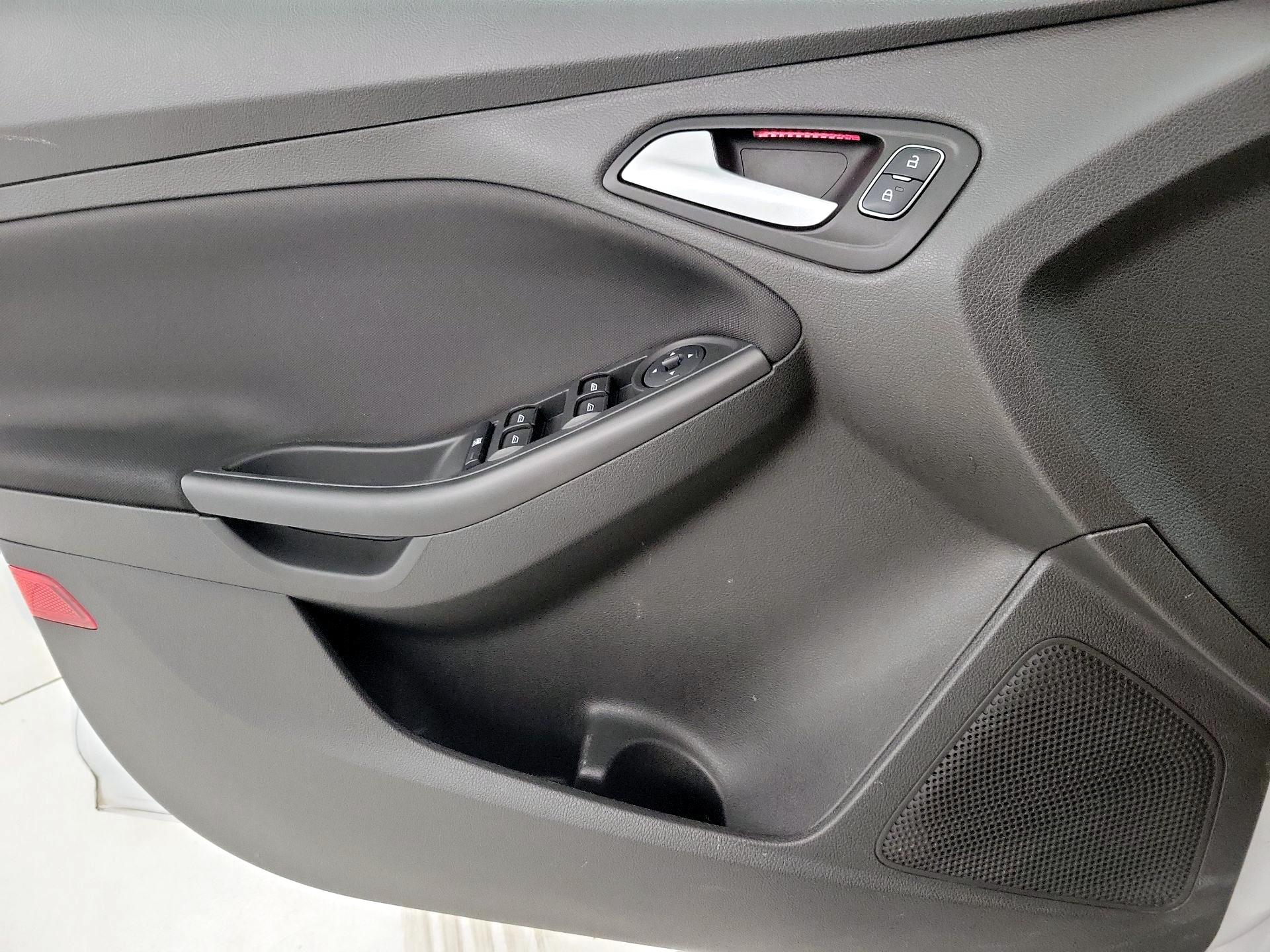 Thumbnail: 2017 Ford Focus - 12