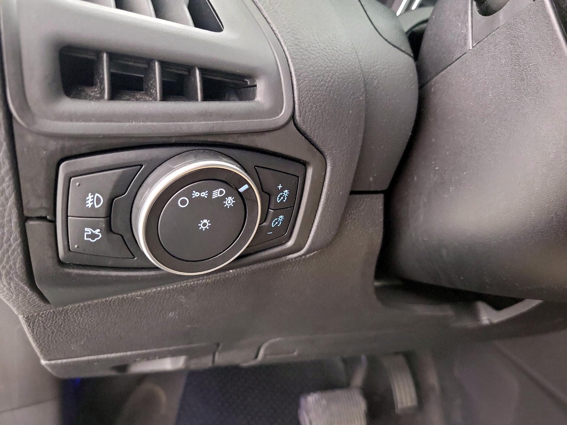 Thumbnail: 2017 Ford Focus - 13