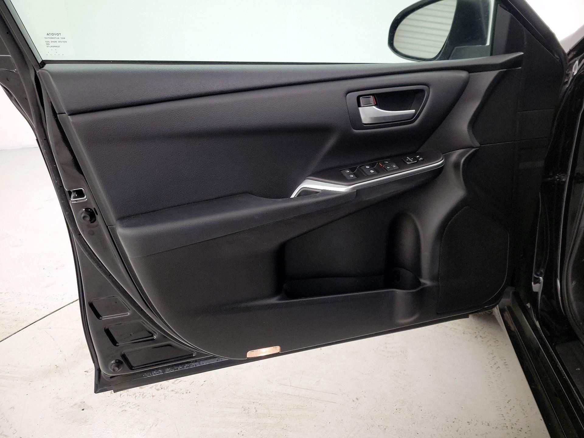 Thumbnail: 2017 Toyota Camry - 12