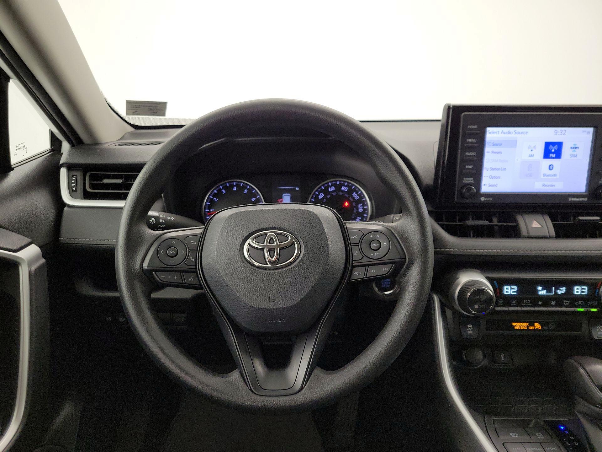 Thumbnail: 2022 Toyota RAV4 - 10