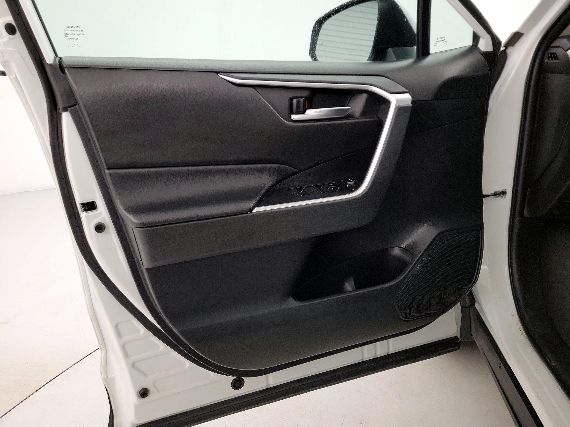 Thumbnail: 2022 Toyota RAV4 - 12