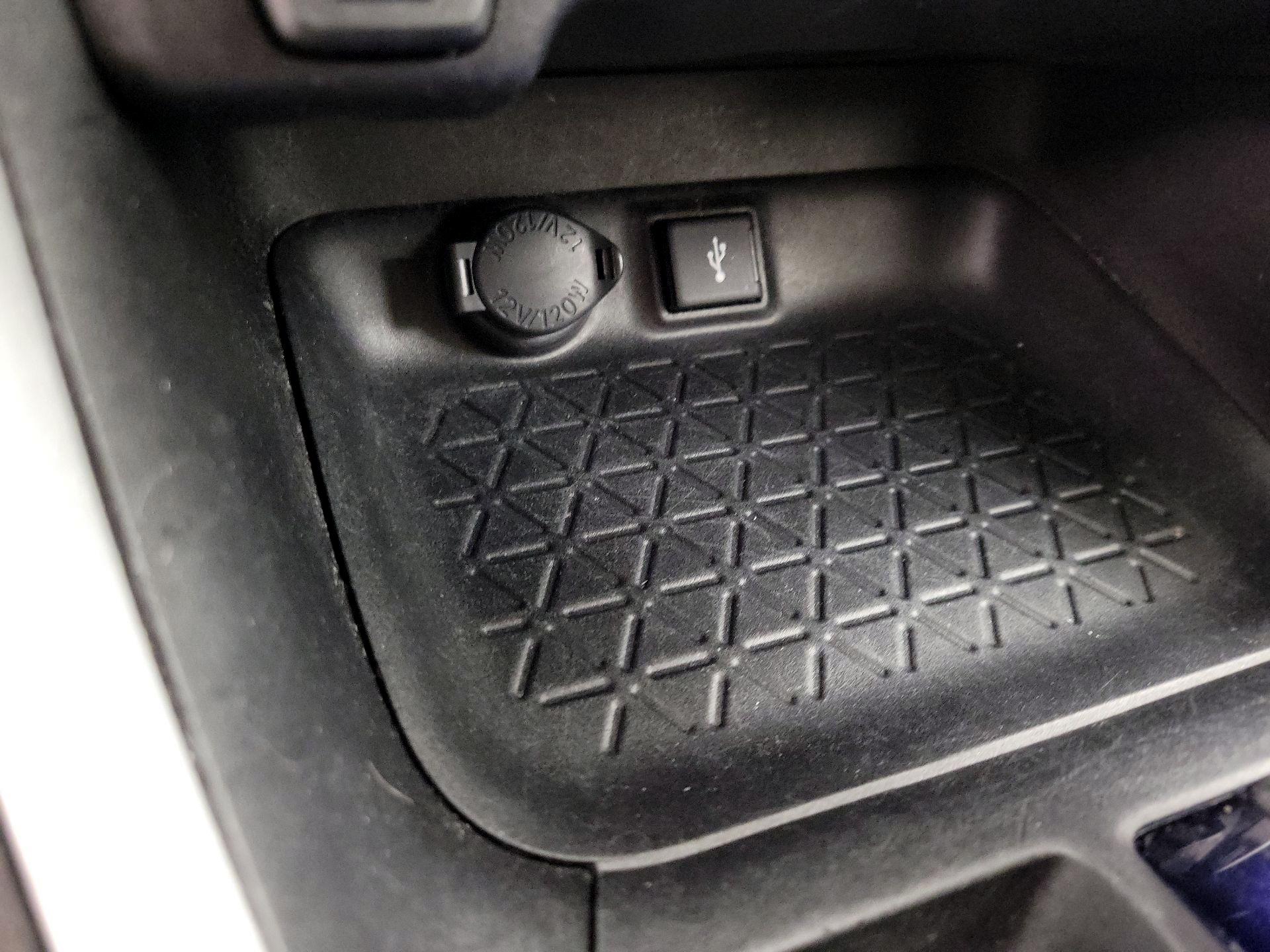 Thumbnail: 2022 Toyota RAV4 - 18