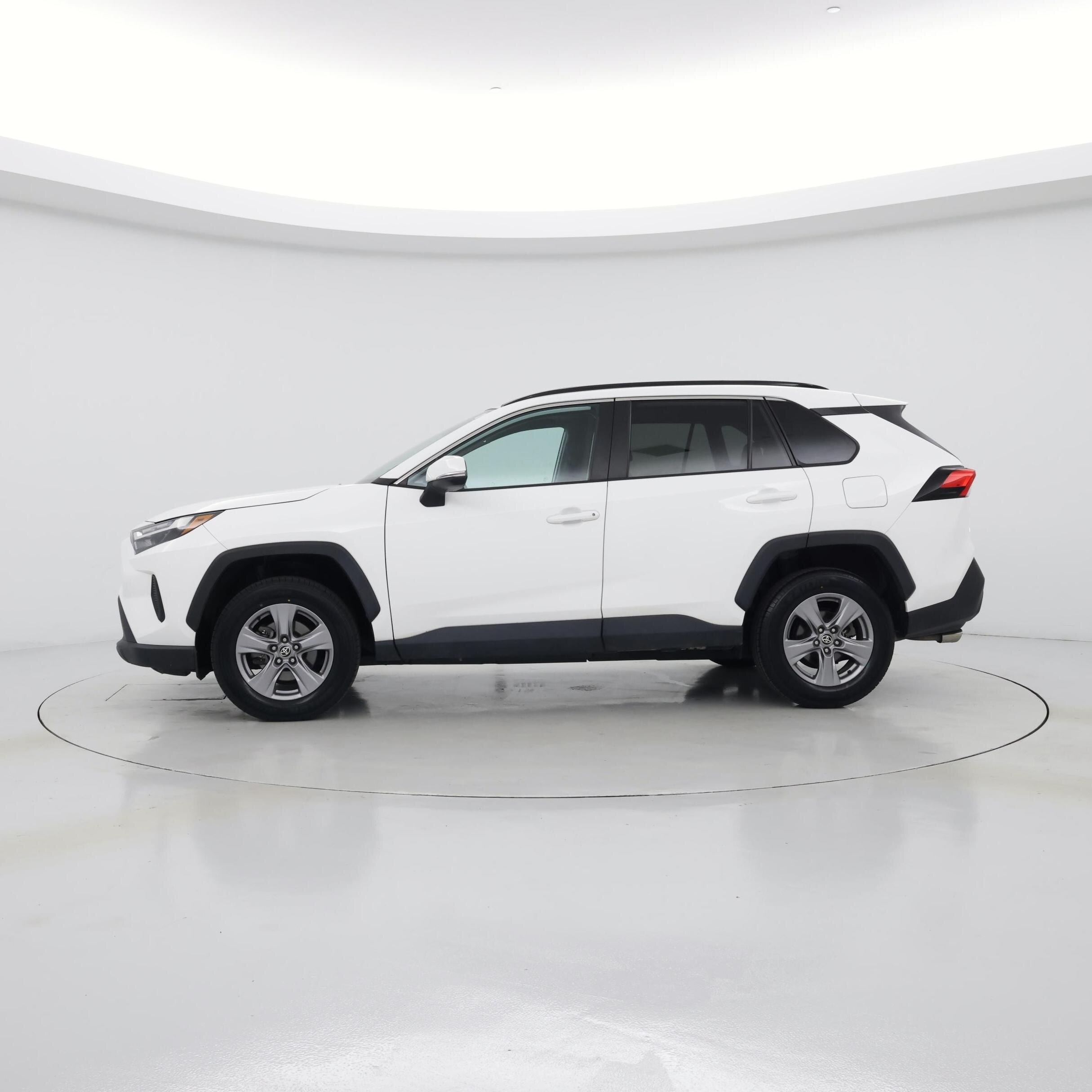 Thumbnail: 2022 Toyota RAV4 - 3