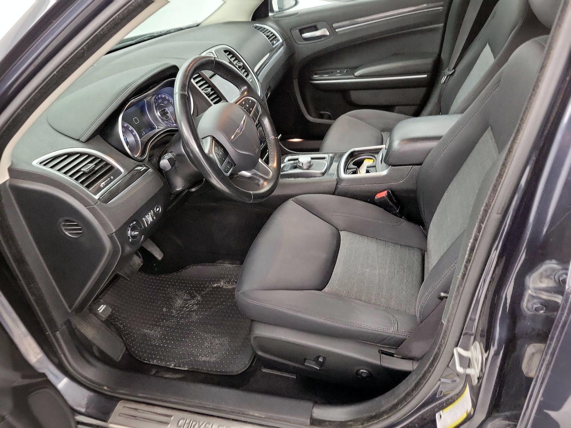 Thumbnail: 2019 Chrysler 300 - 11