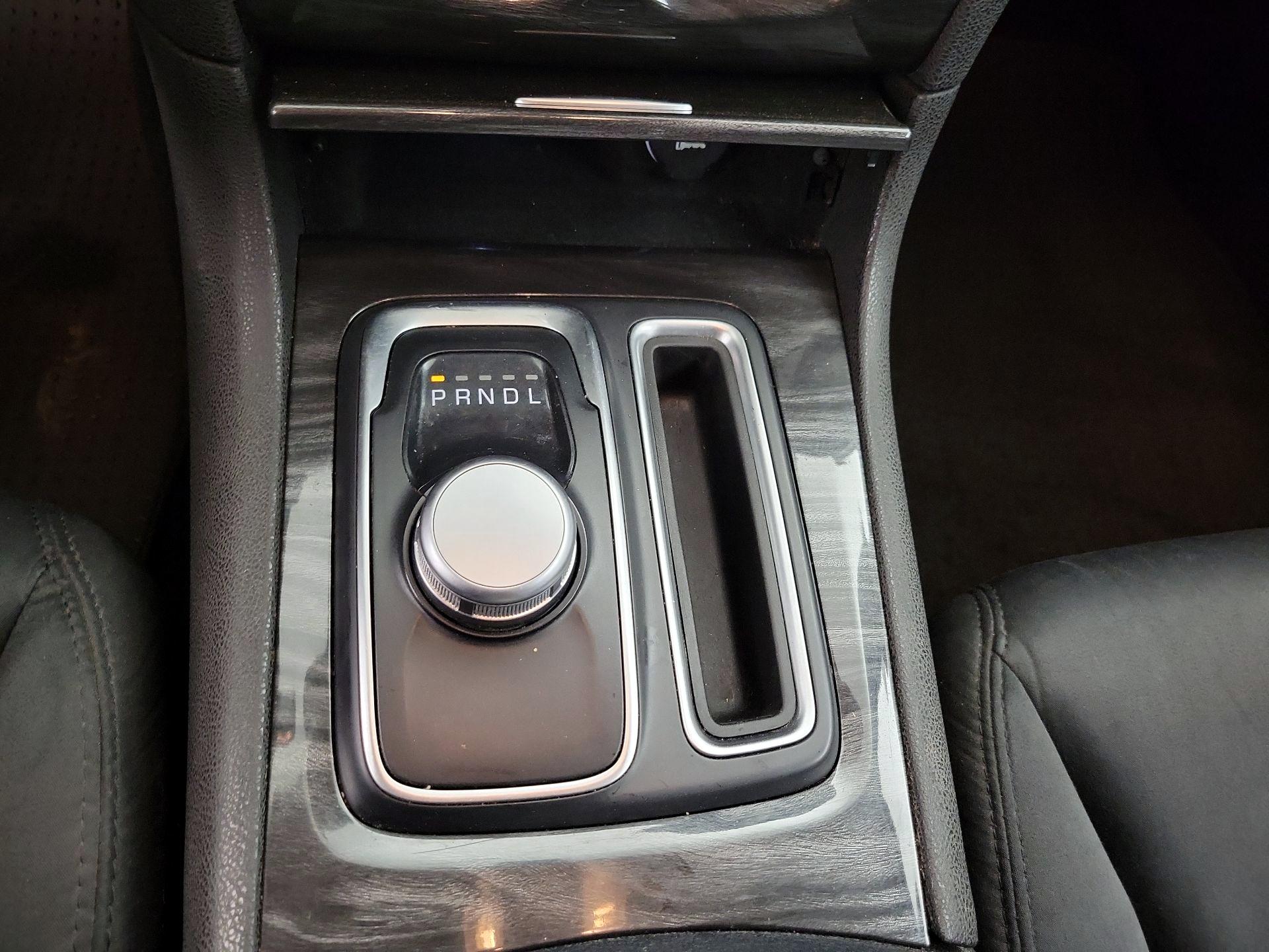 Thumbnail: 2019 Chrysler 300 - 17