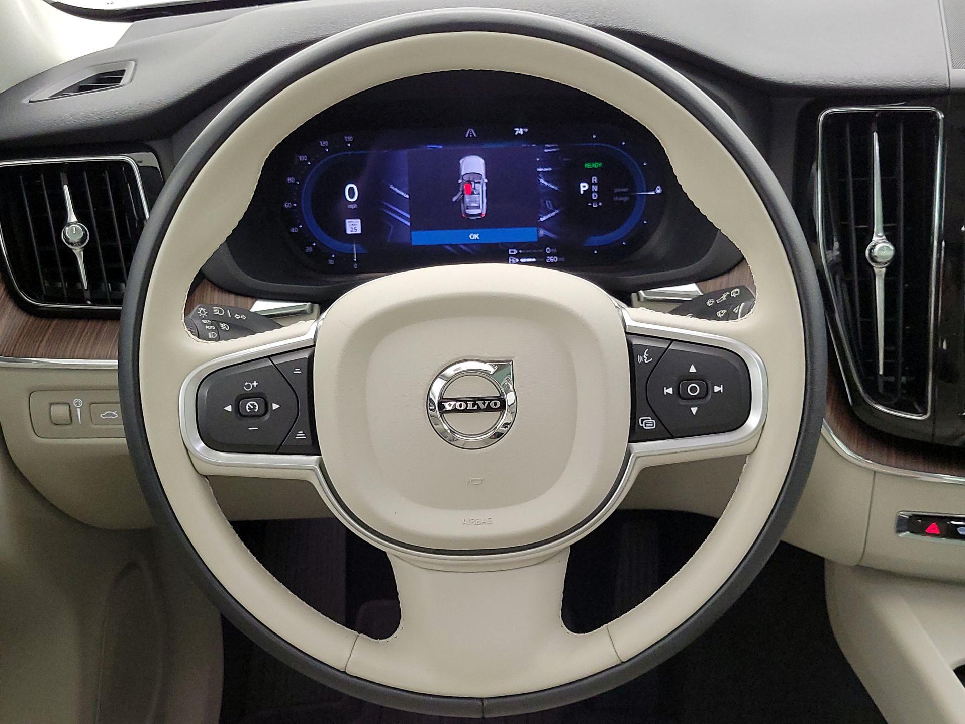 Thumbnail: 2022 Volvo XC60 - 10