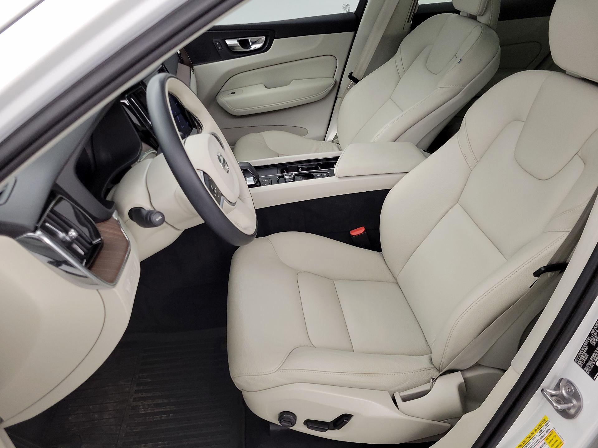 Thumbnail: 2022 Volvo XC60 - 11