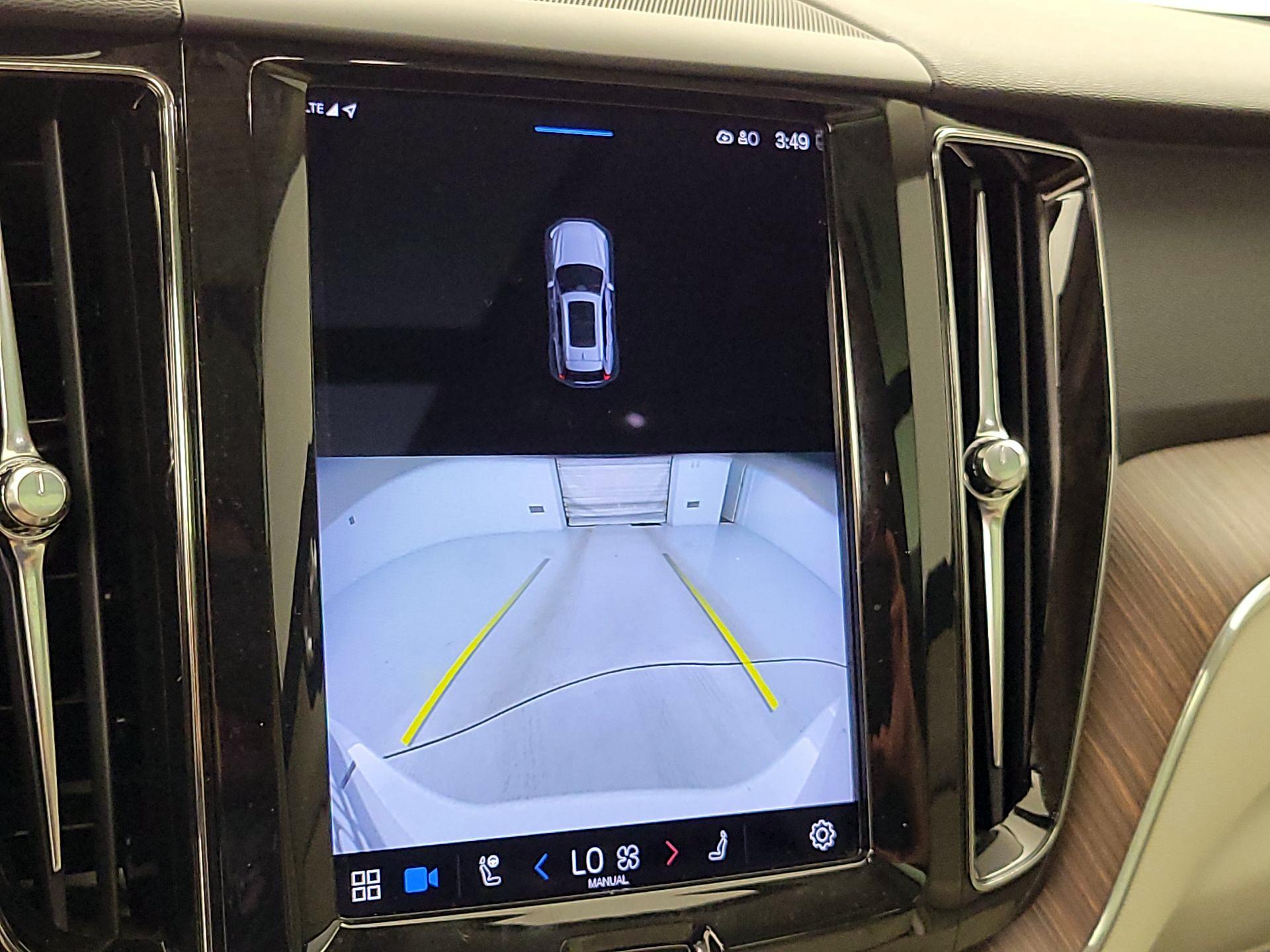 Thumbnail: 2022 Volvo XC60 - 15