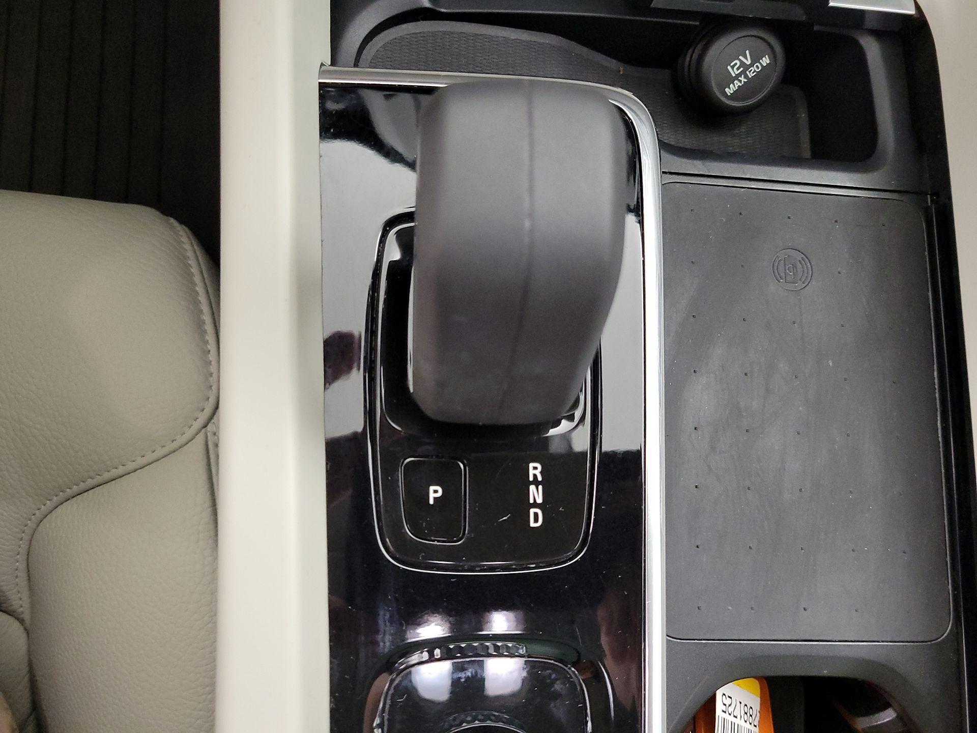 Thumbnail: 2022 Volvo XC60 - 18