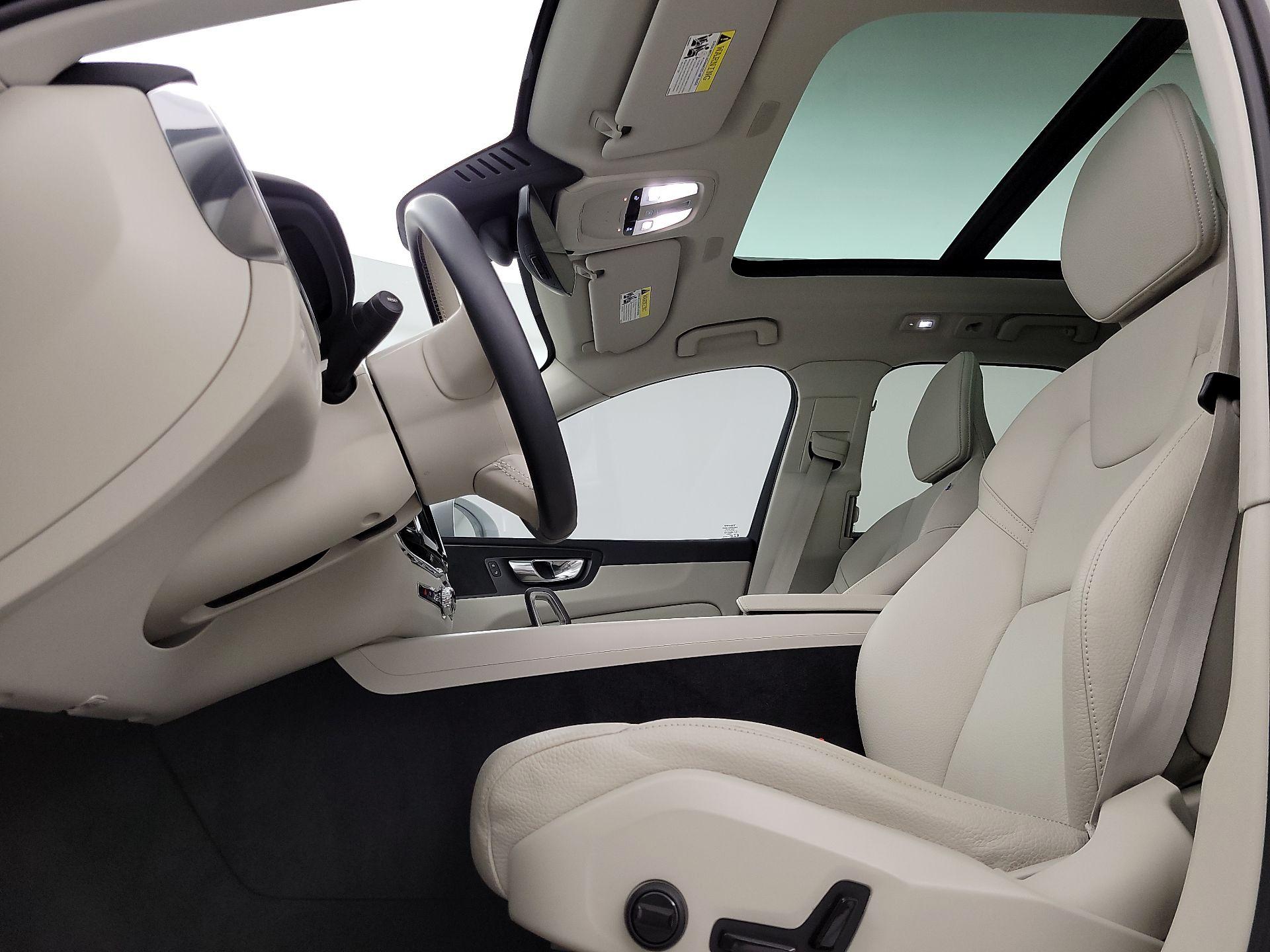 Thumbnail: 2022 Volvo XC60 - 20