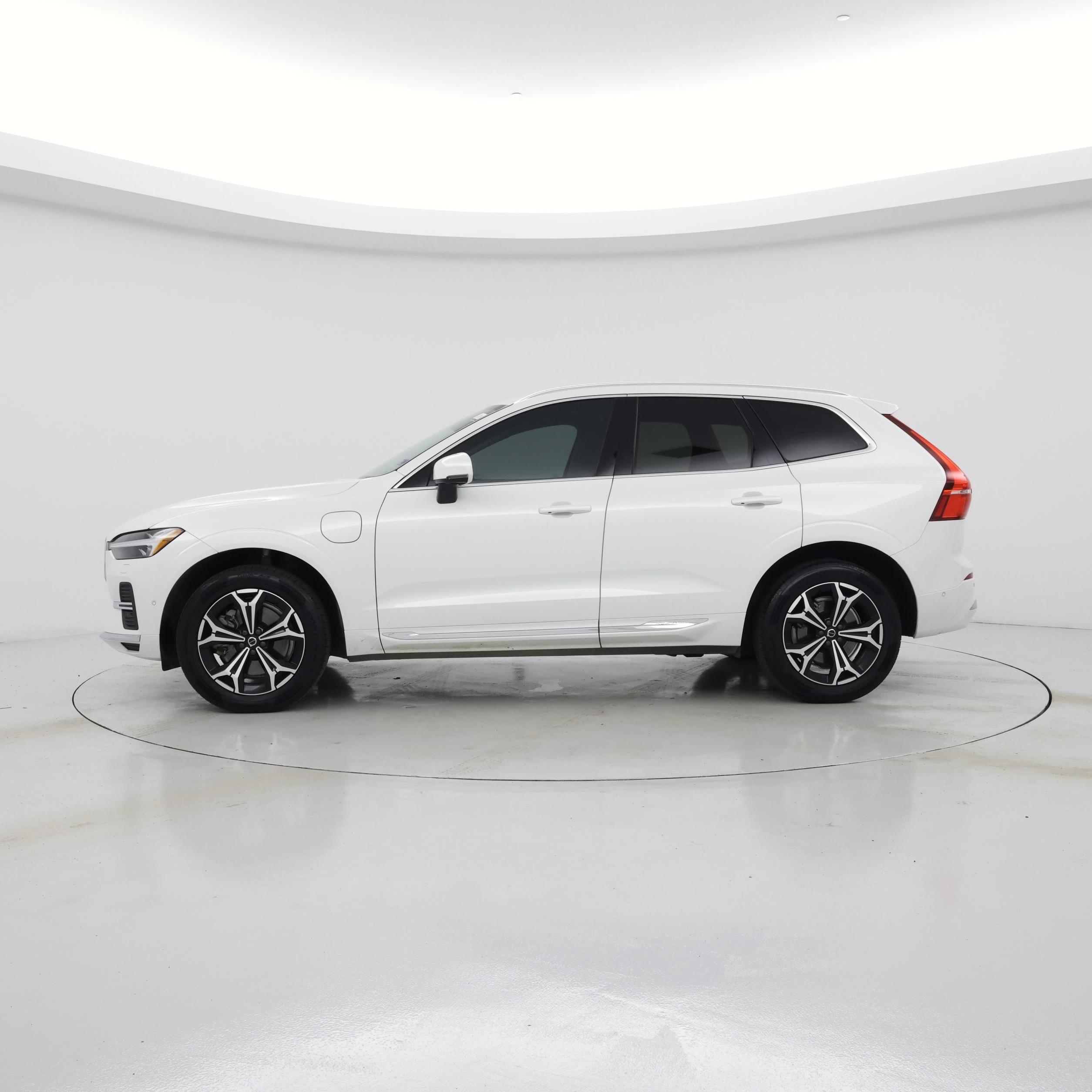 Thumbnail: 2022 Volvo XC60 - 3