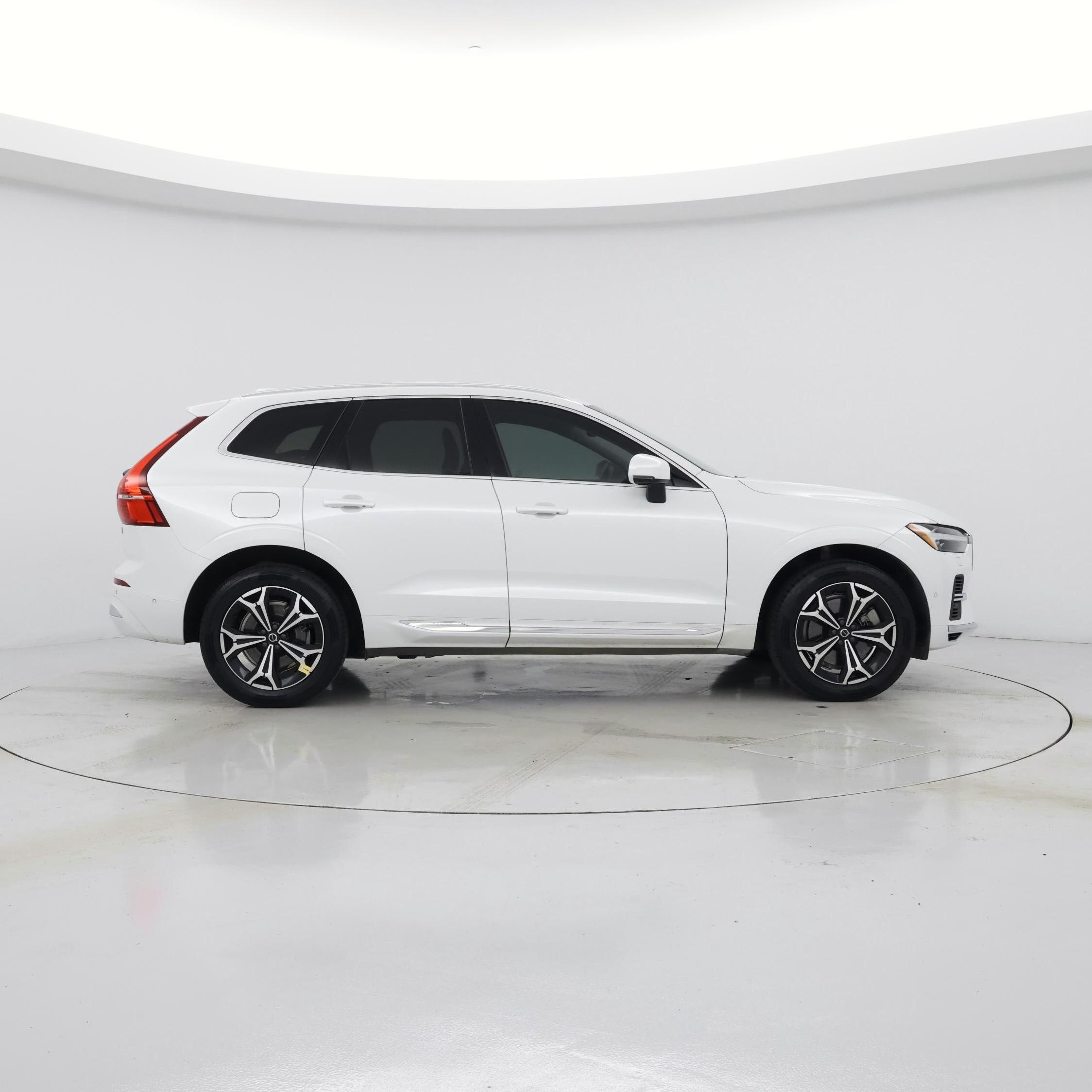 Thumbnail: 2022 Volvo XC60 - 7