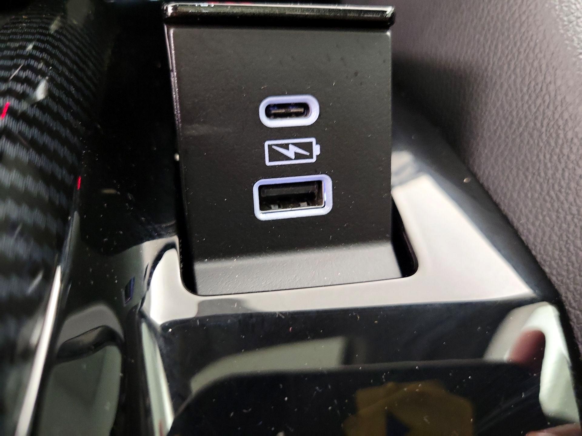 Thumbnail: 2023 Acura MDX - 18