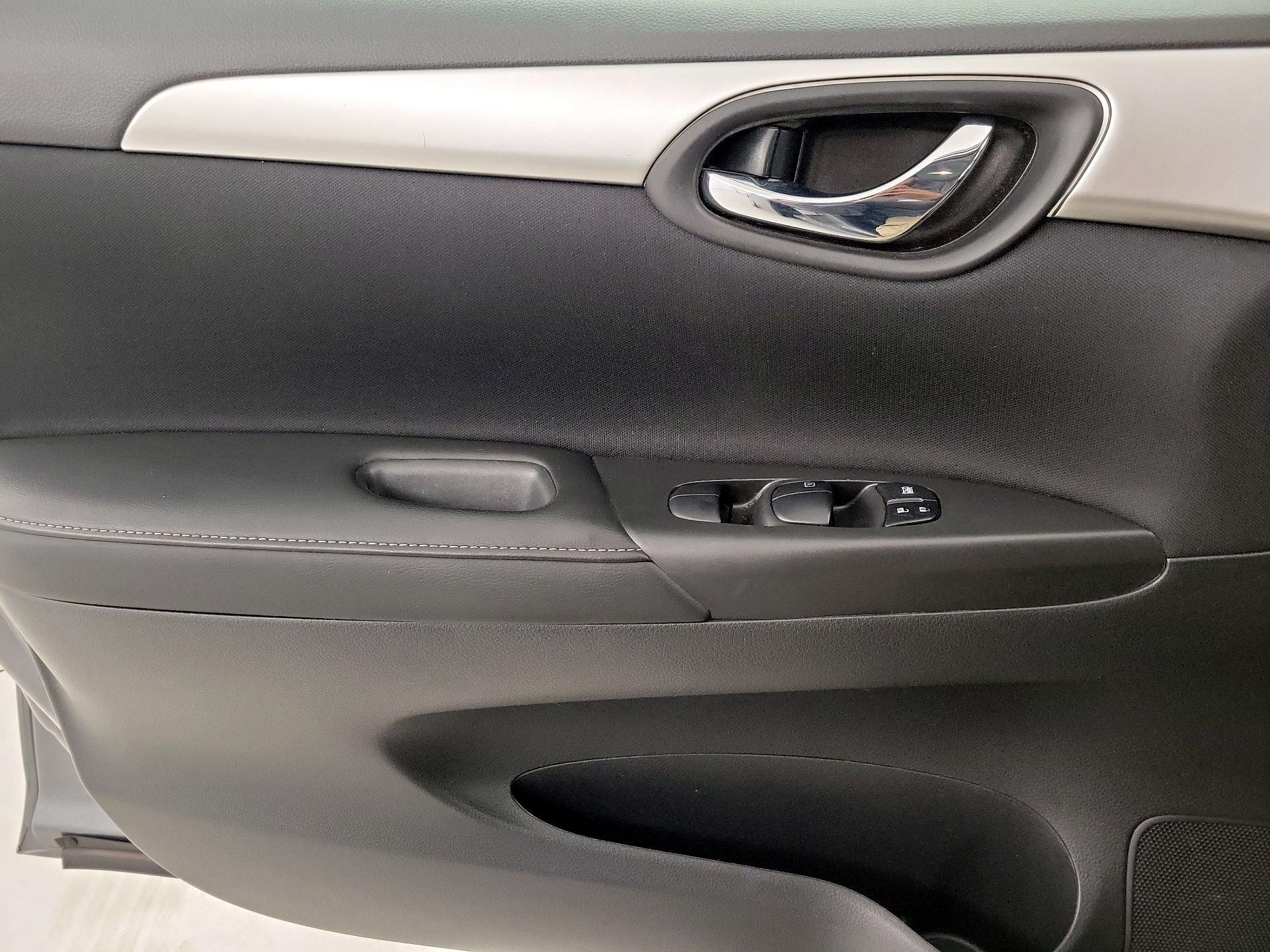 Thumbnail: 2019 Nissan Sentra - 12