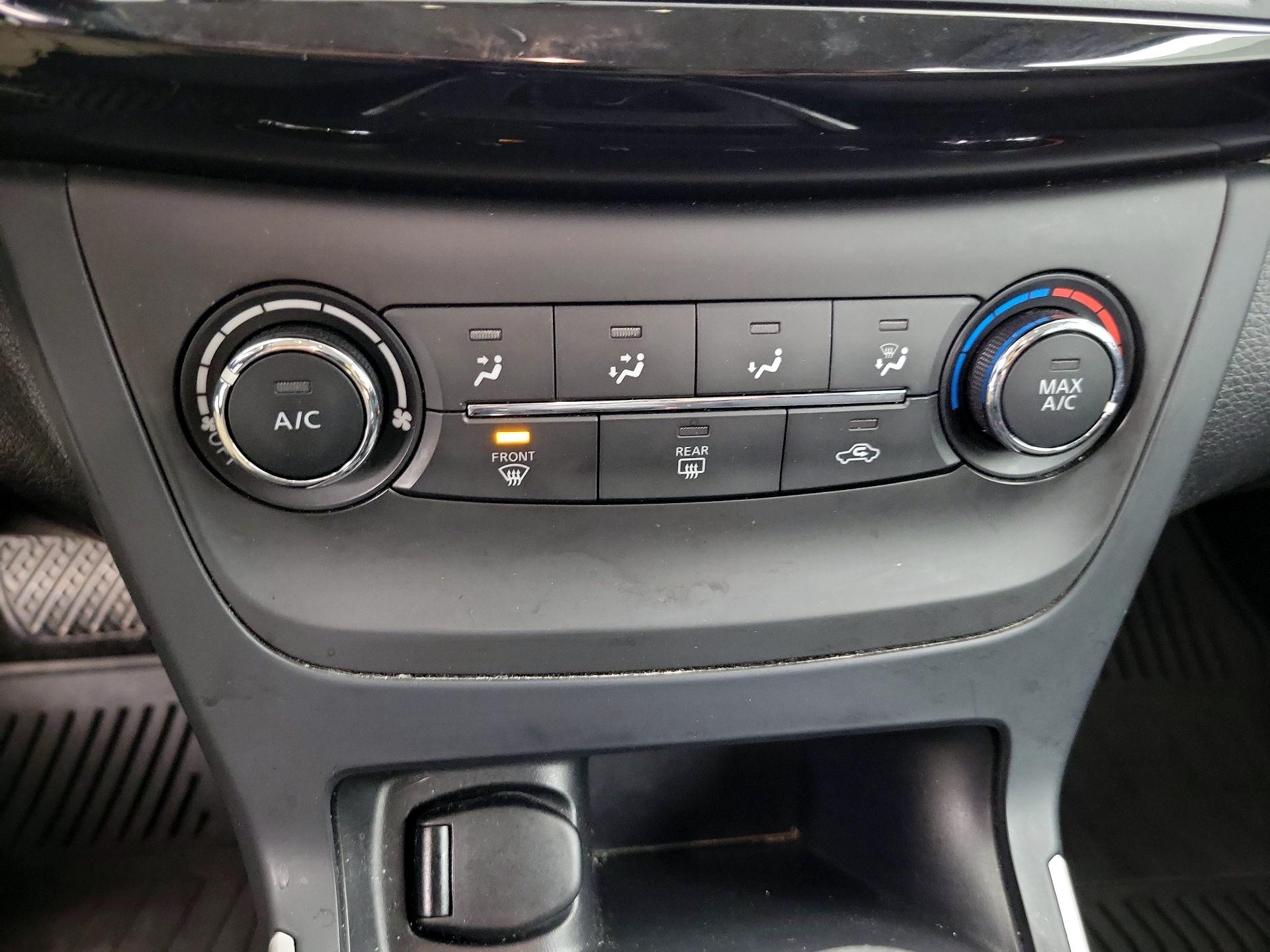 Thumbnail: 2019 Nissan Sentra - 16