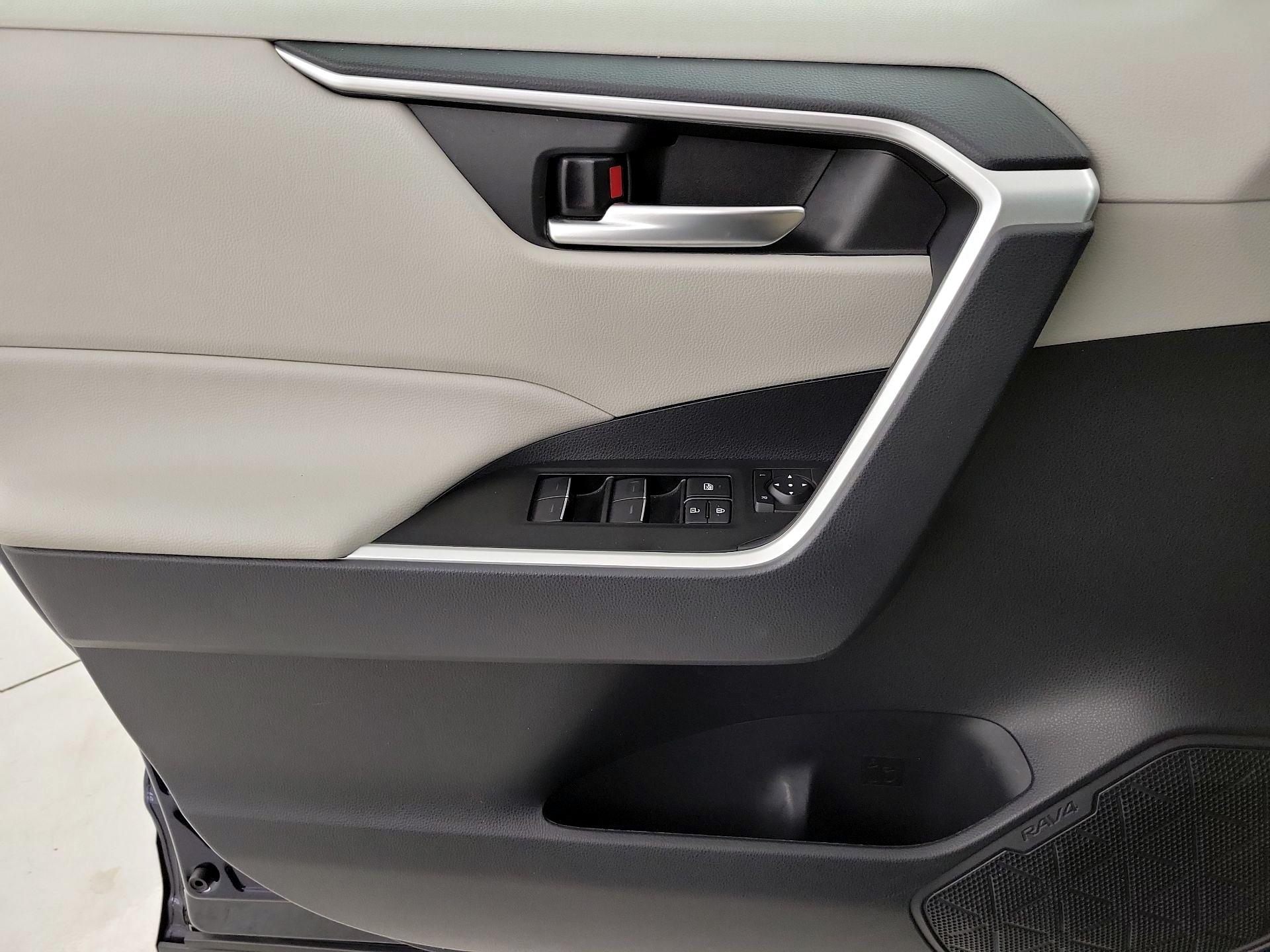 Thumbnail: 2025 Toyota RAV4 - 12