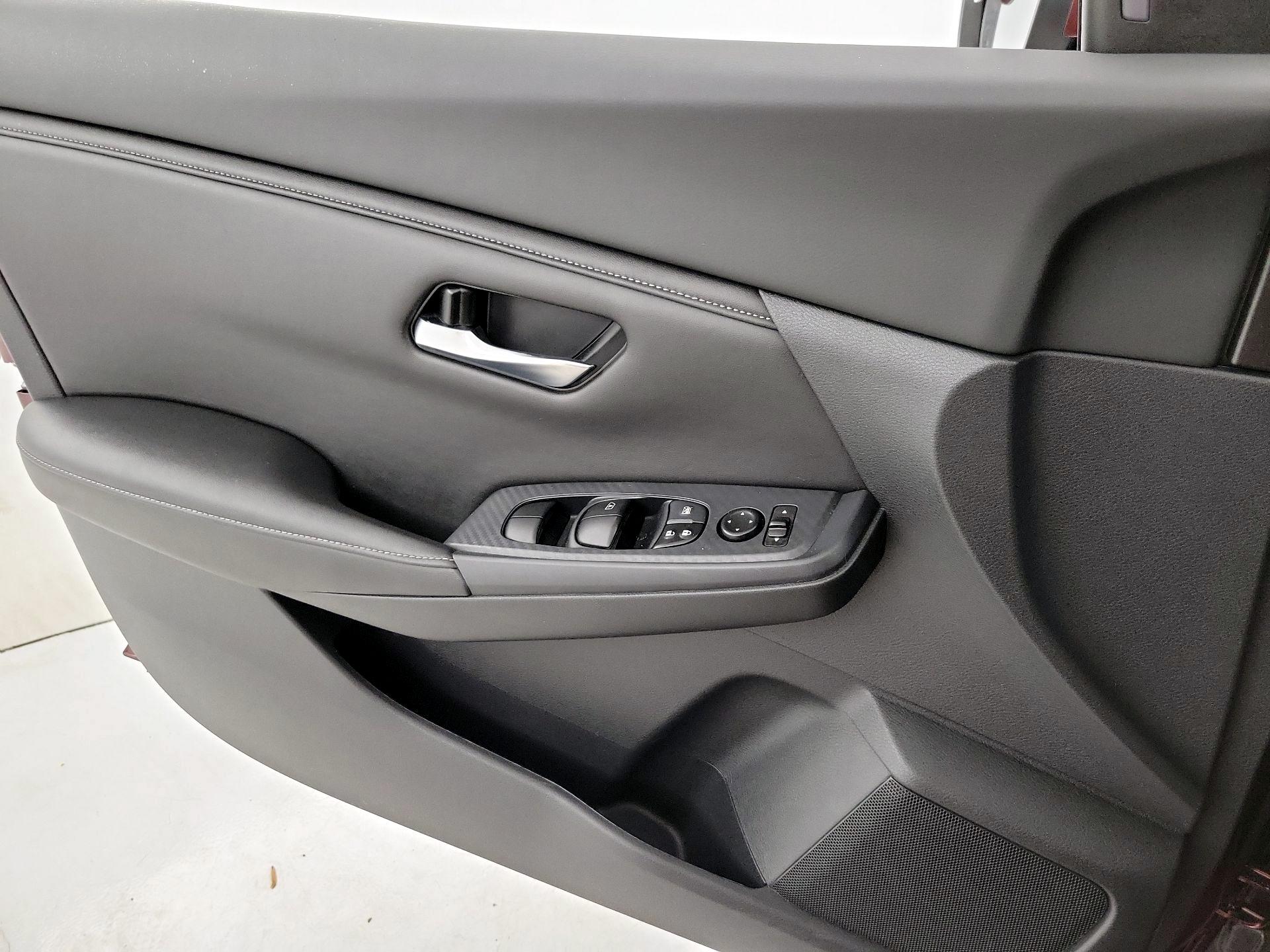 Thumbnail: 2023 Nissan Sentra - 12