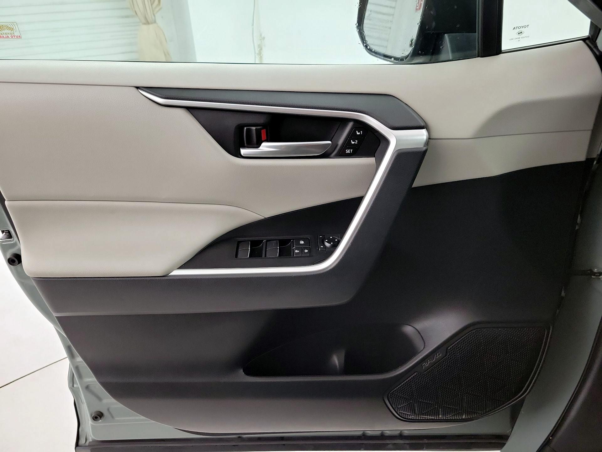 Thumbnail: 2021 Toyota RAV4 - 12