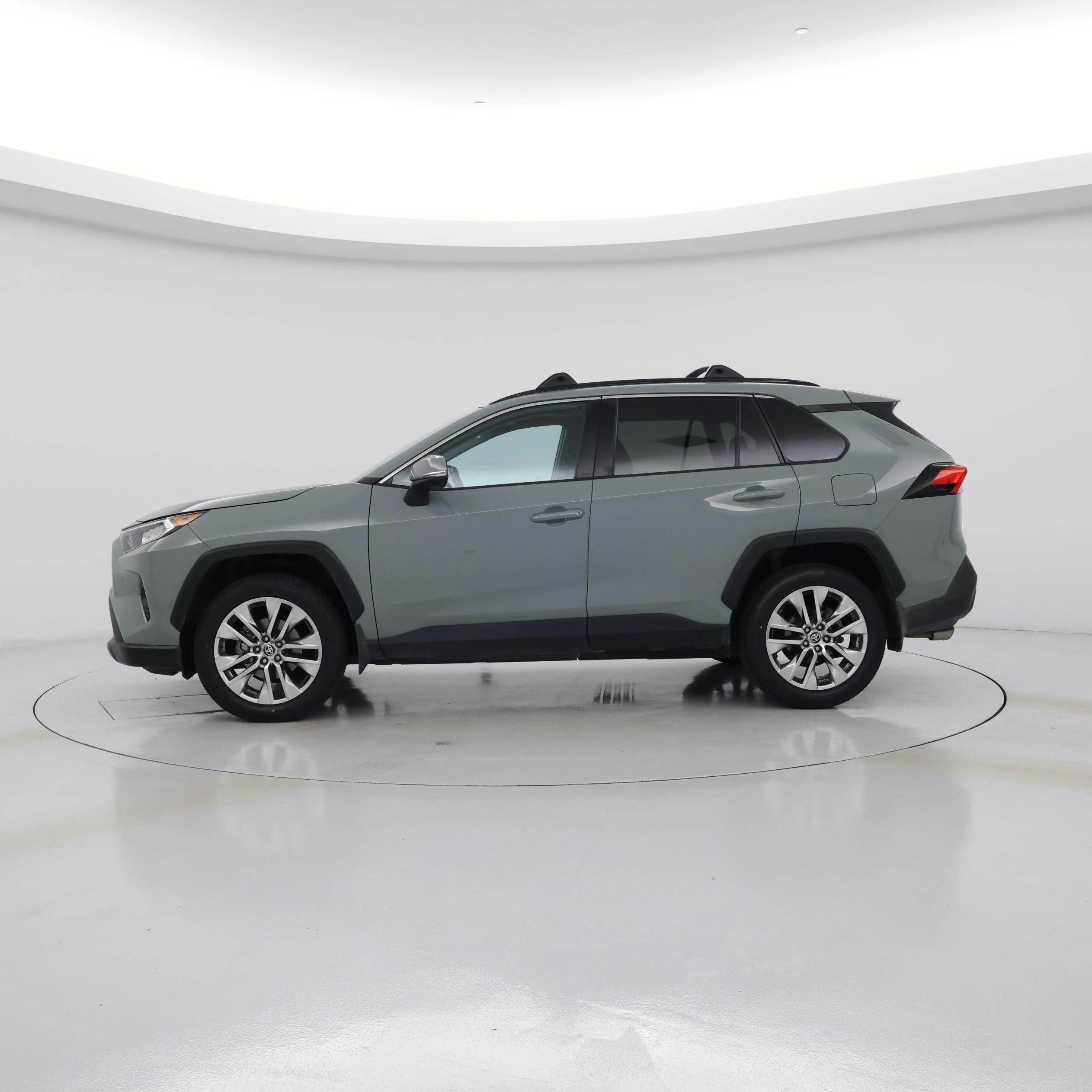 Thumbnail: 2021 Toyota RAV4 - 3
