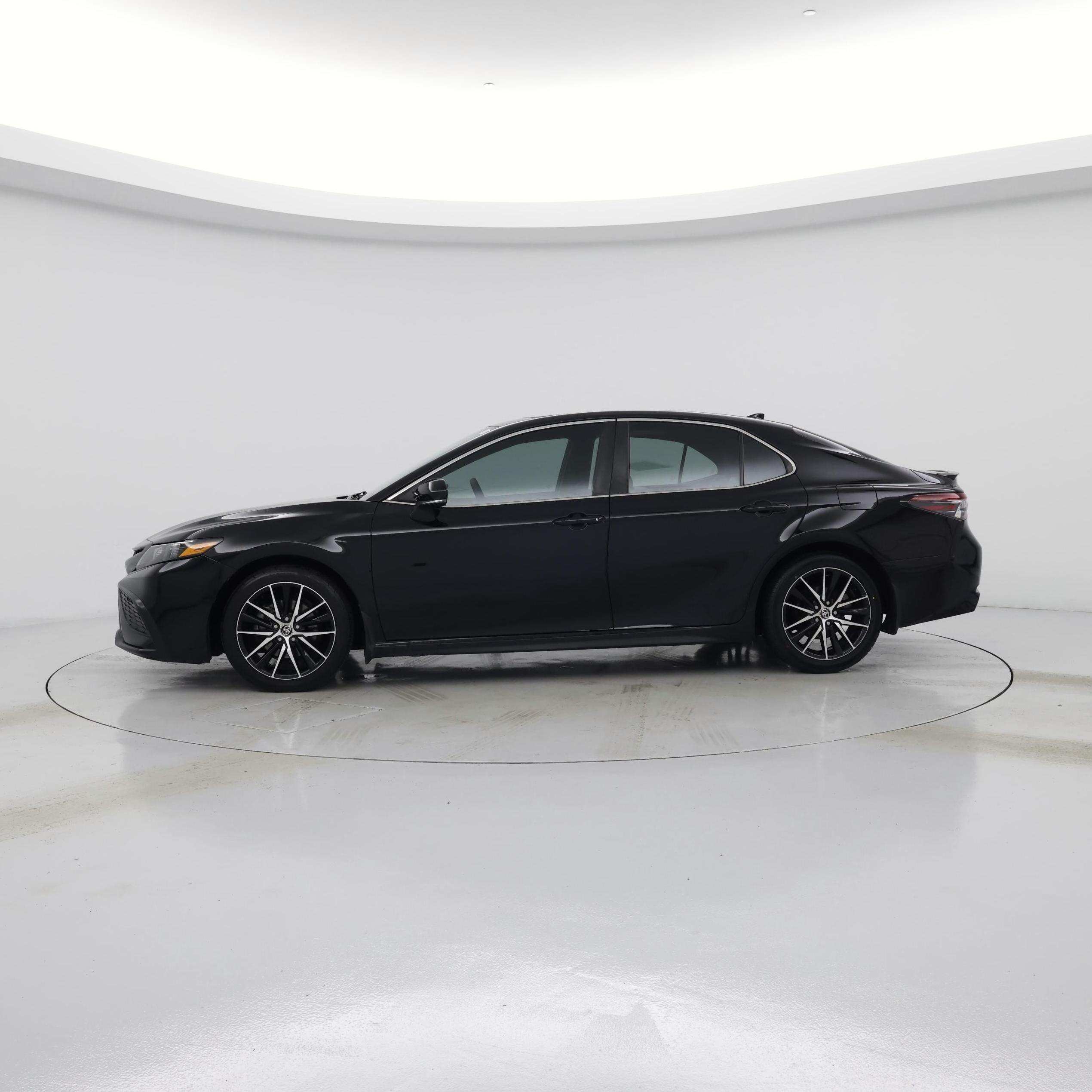 Thumbnail: 2021 Toyota Camry - 3