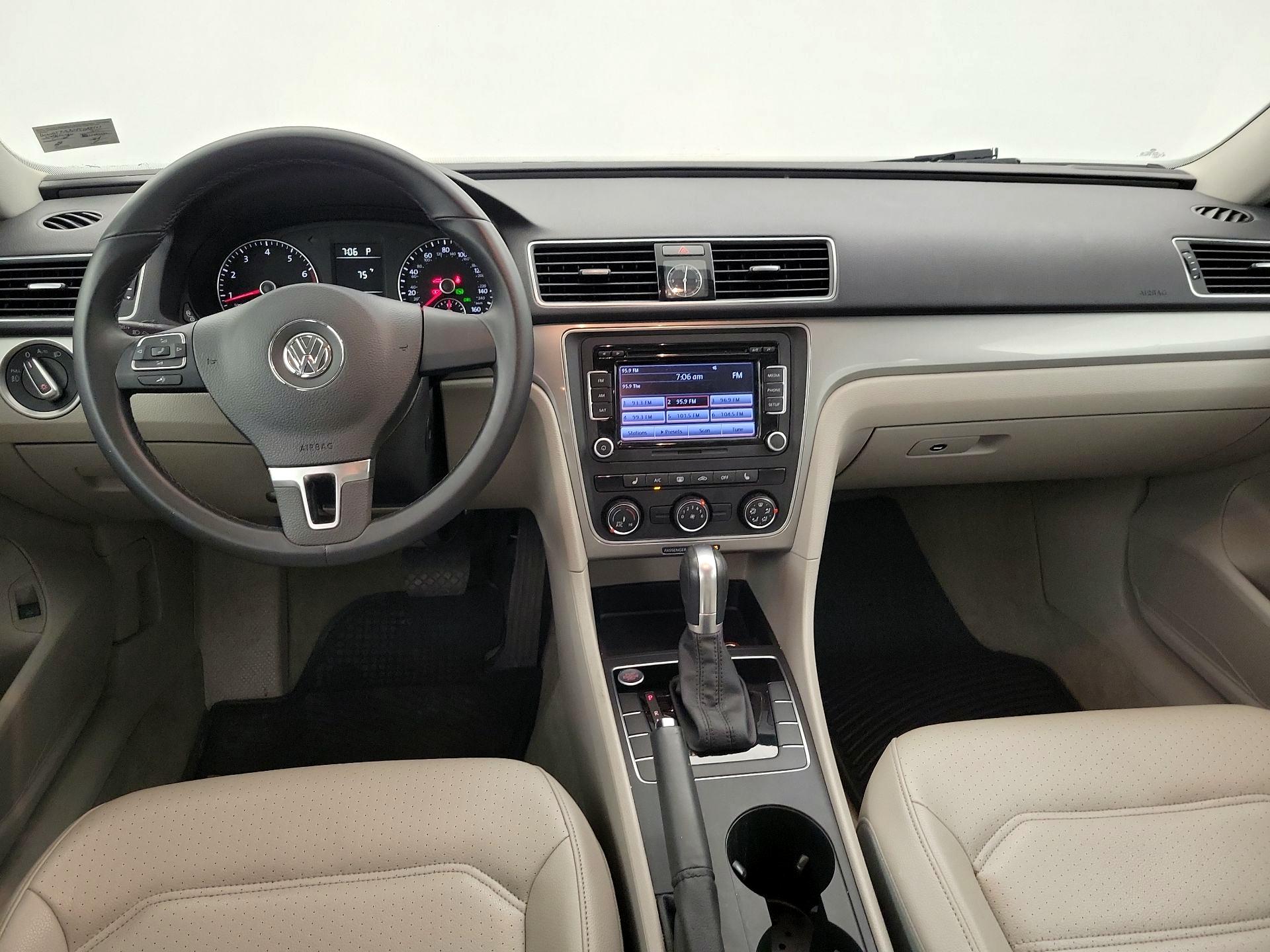 Thumbnail: 2015 Volkswagen Passat - 9