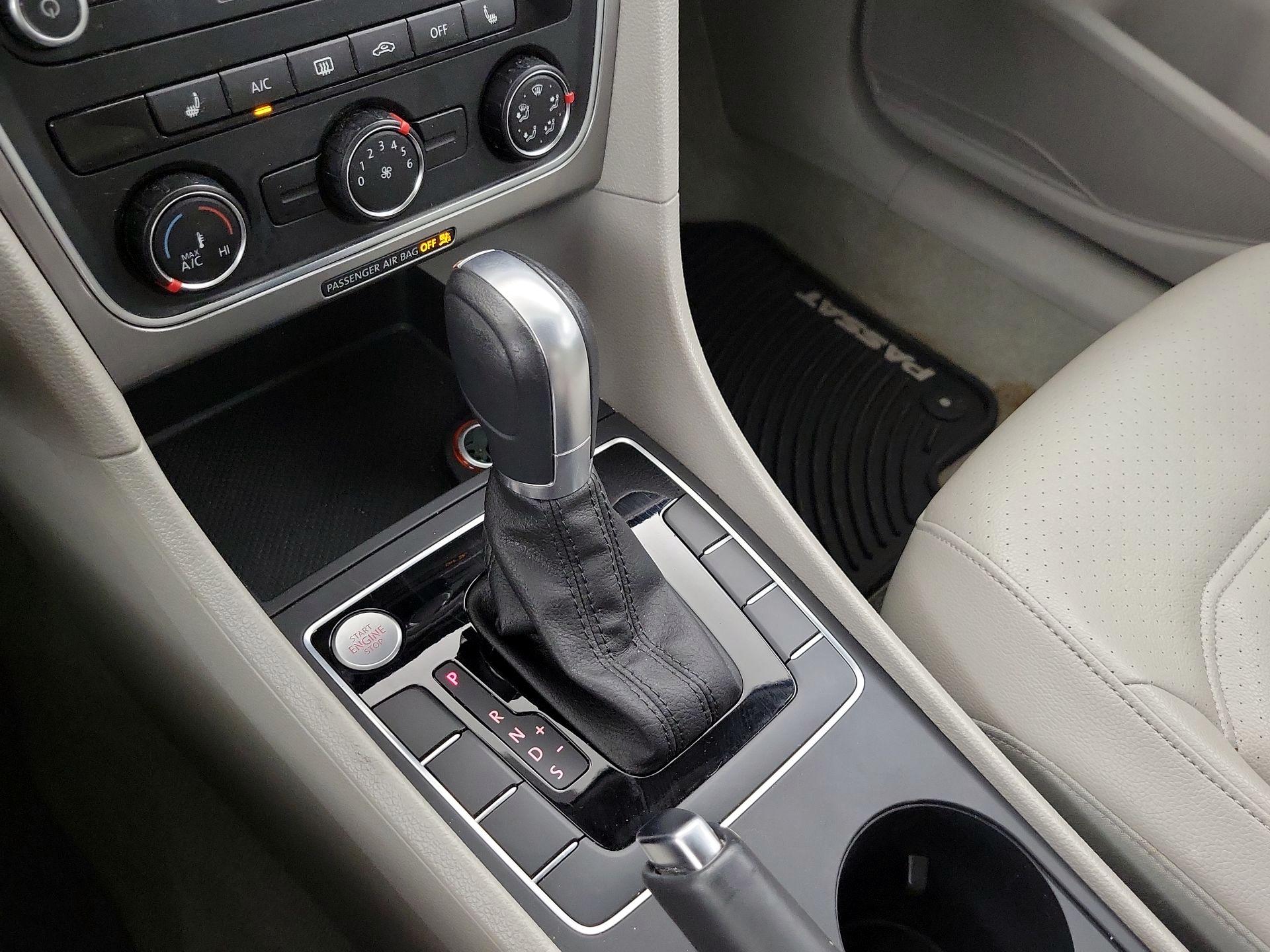 Thumbnail: 2015 Volkswagen Passat - 17