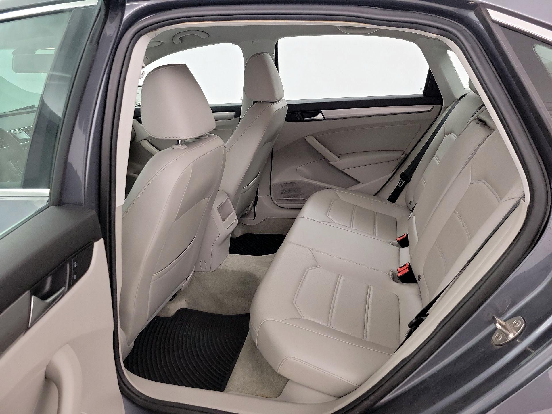 Thumbnail: 2015 Volkswagen Passat - 19