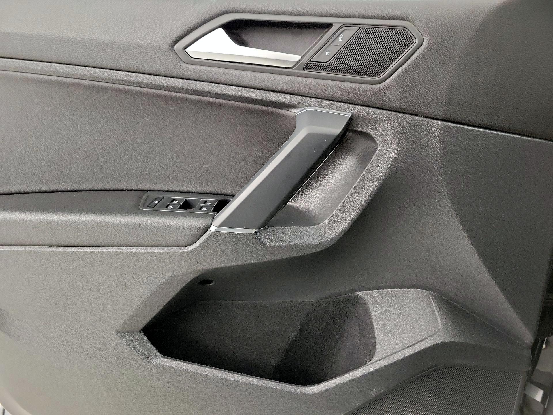 Thumbnail: 2020 Volkswagen Tiguan - 12