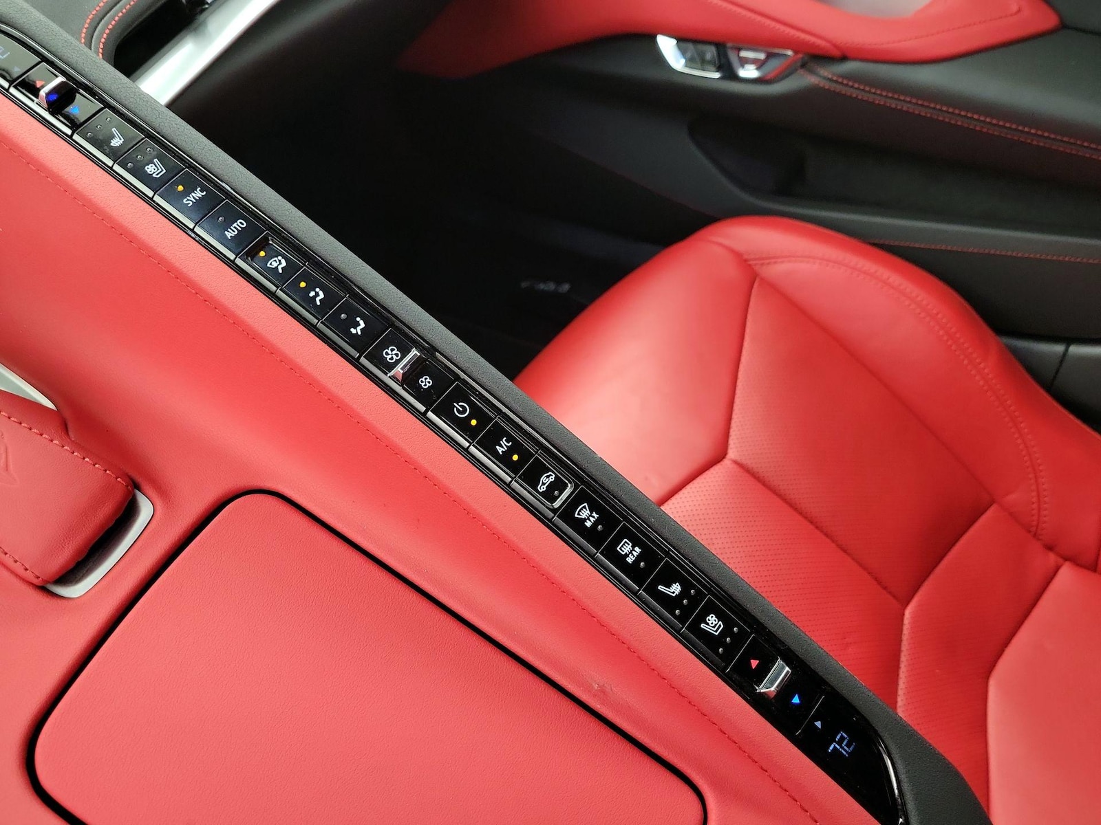 2025 Chevrolet Corvette 2LT - Photo 17