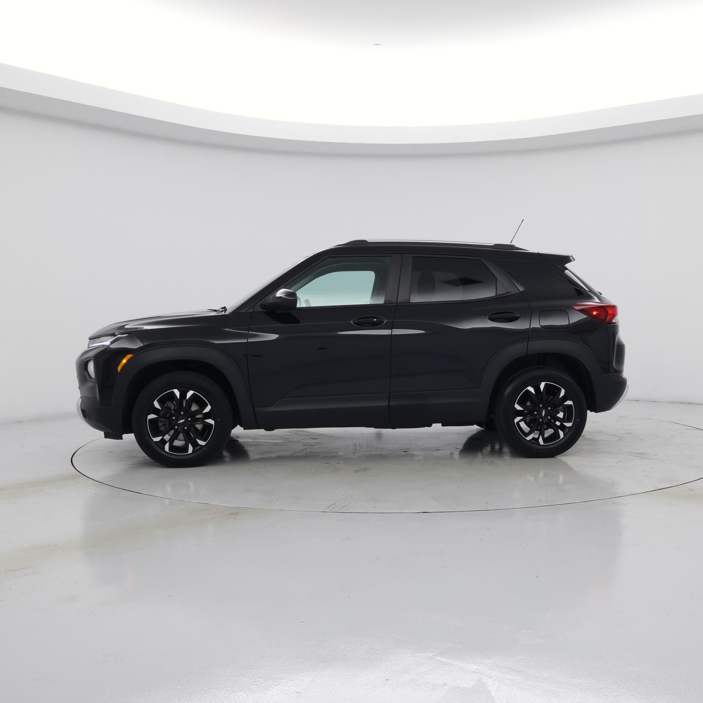 Thumbnail: 2023 Chevrolet TrailBlazer - 3