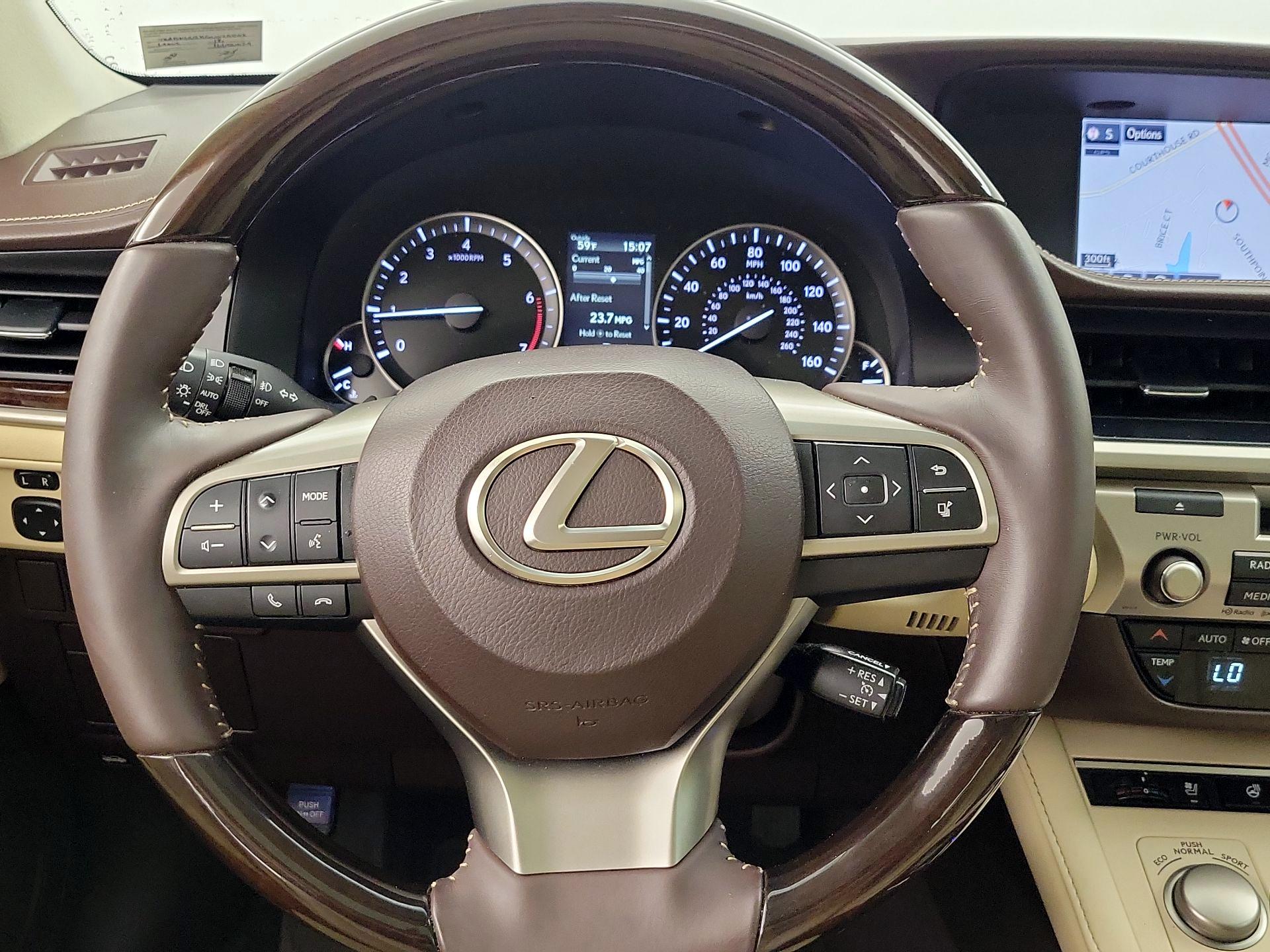 Thumbnail: 2016 Lexus ES - 10