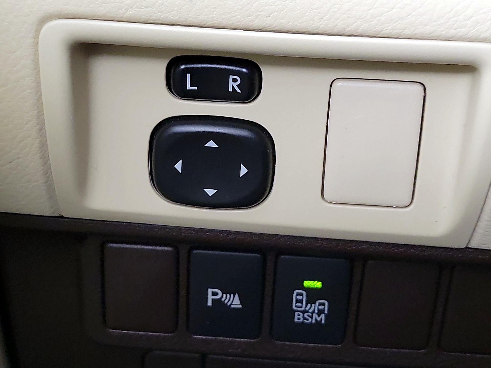 Thumbnail: 2016 Lexus ES - 13
