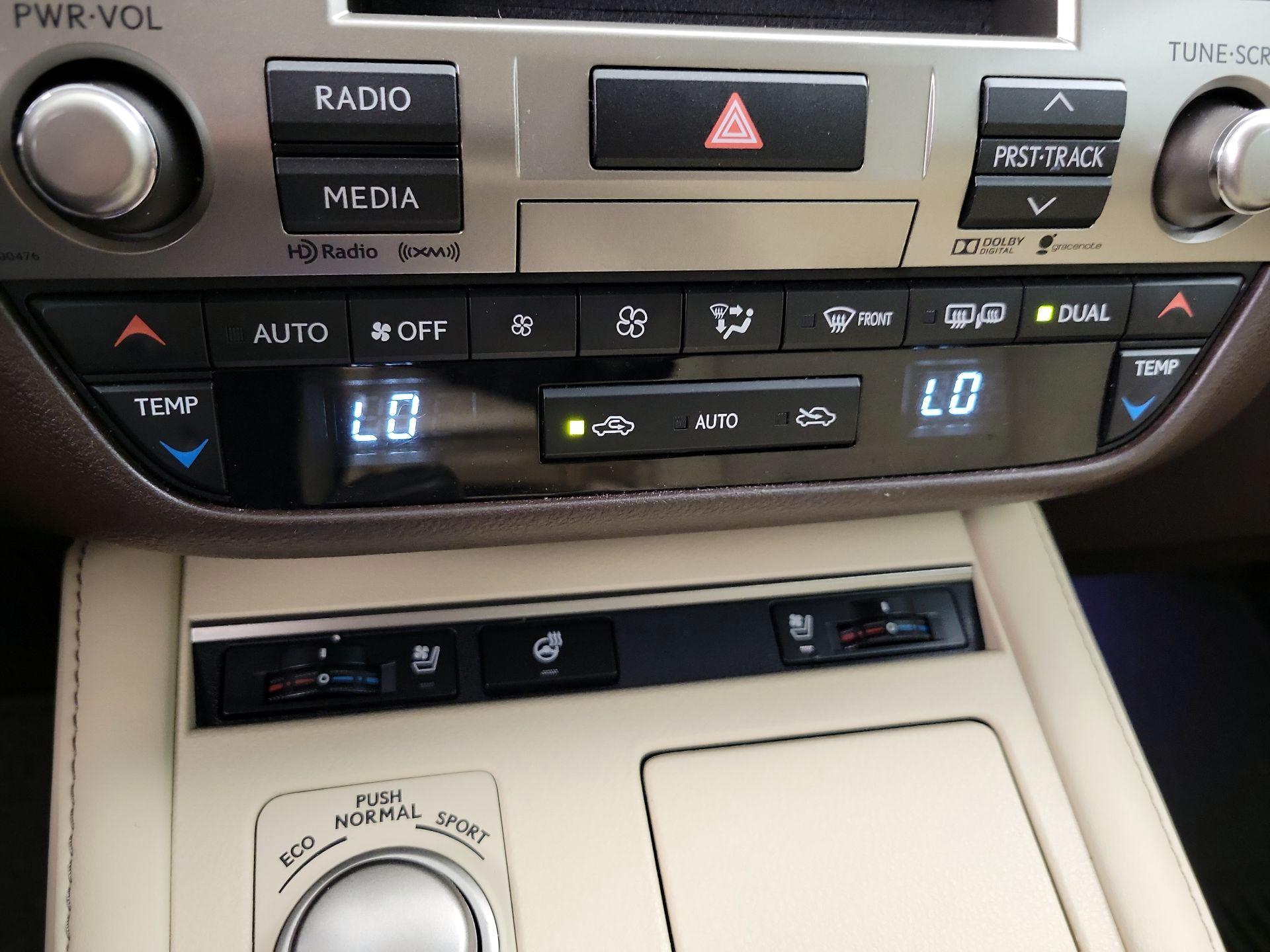 Thumbnail: 2016 Lexus ES - 16