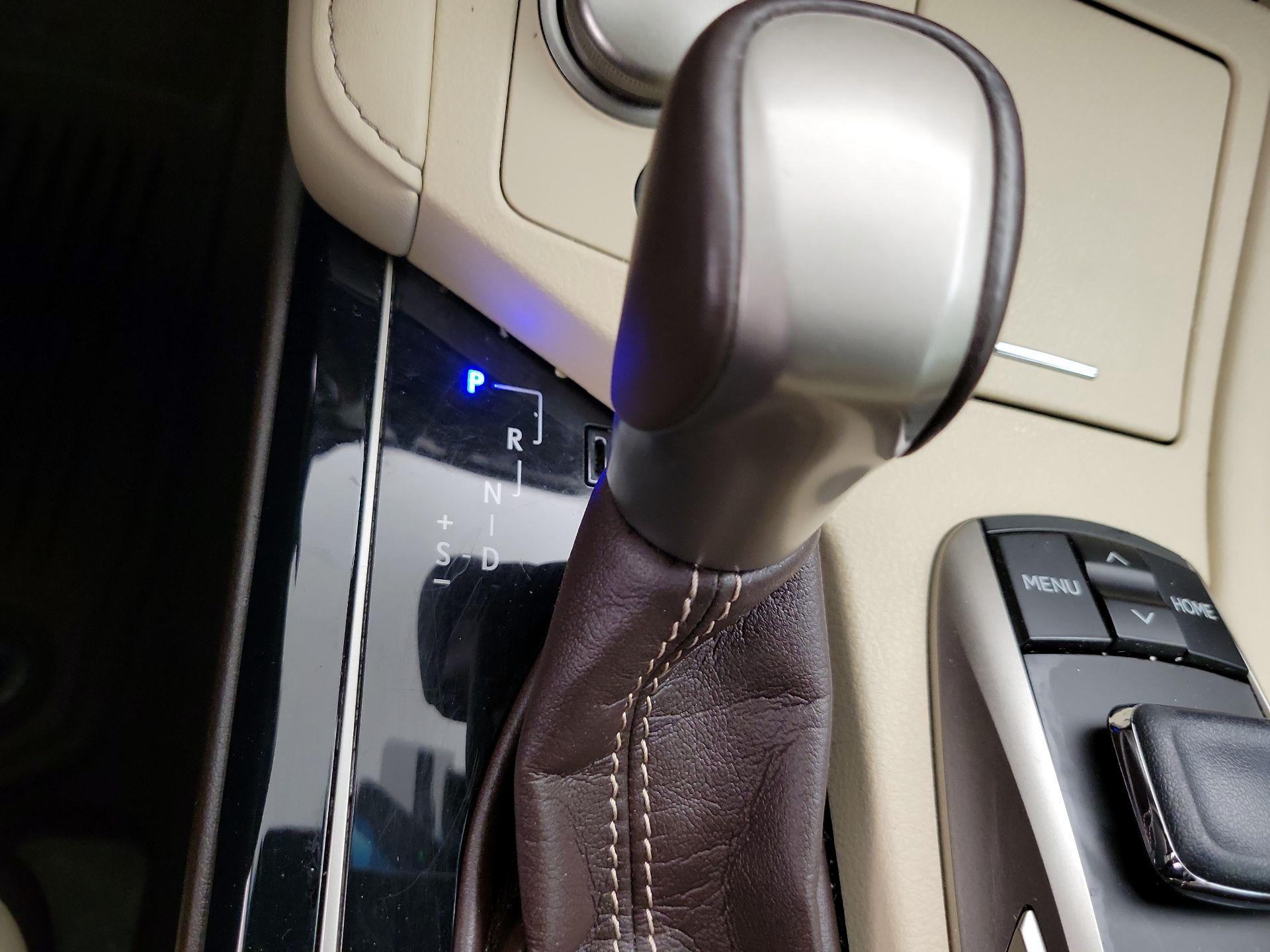 Thumbnail: 2016 Lexus ES - 17