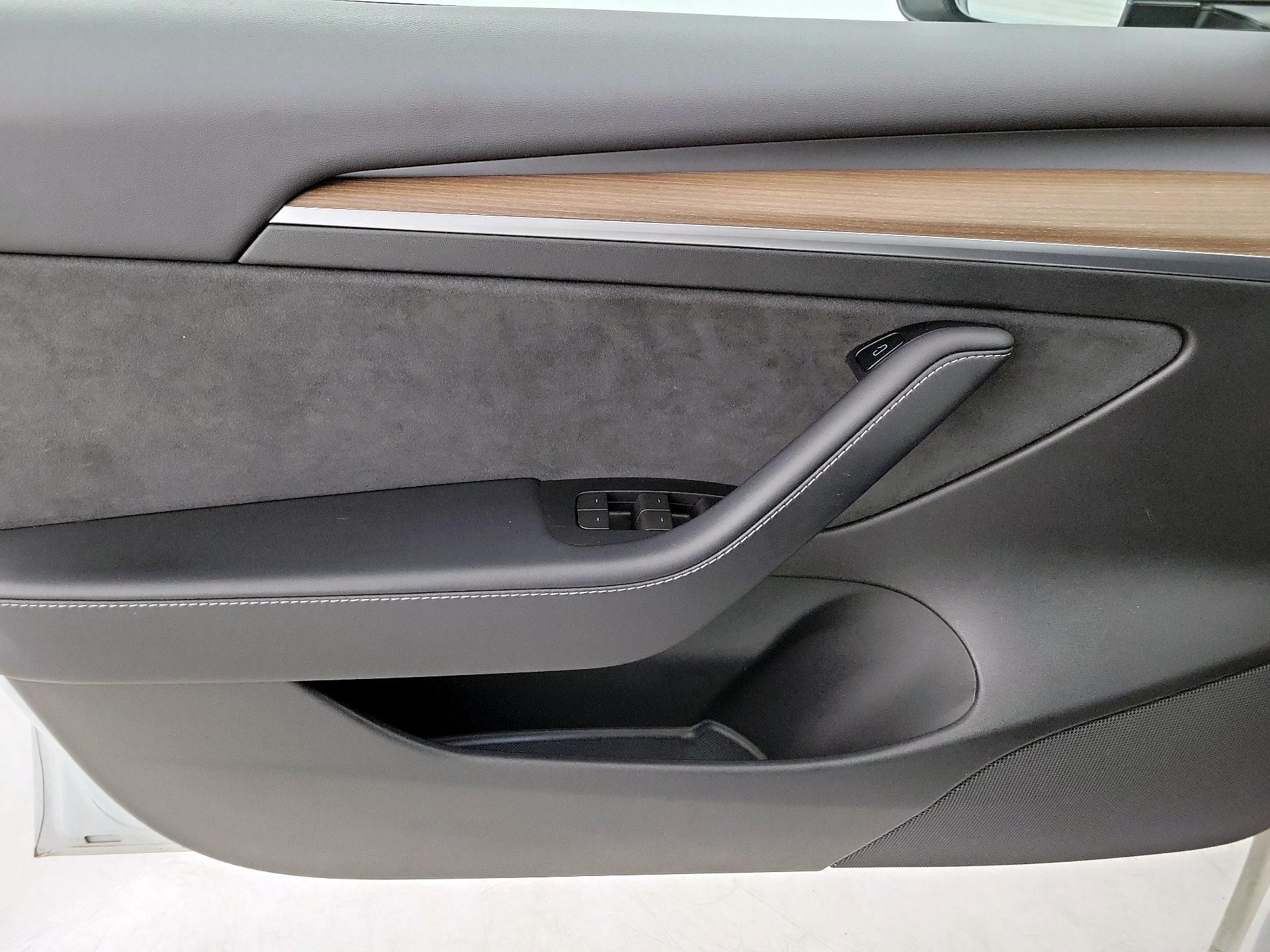 Thumbnail: 2022 Tesla Model 3 - 12