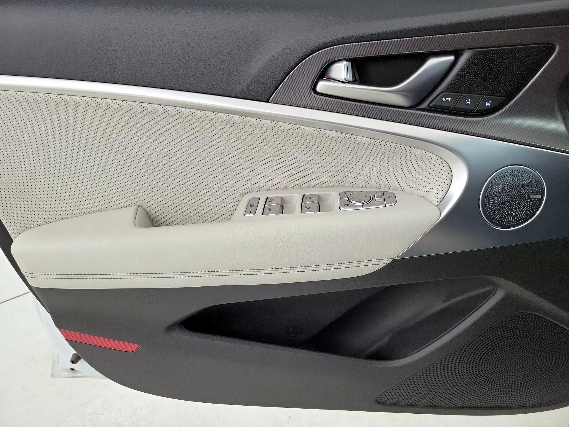 Thumbnail: 2024 Genesis G70 - 12